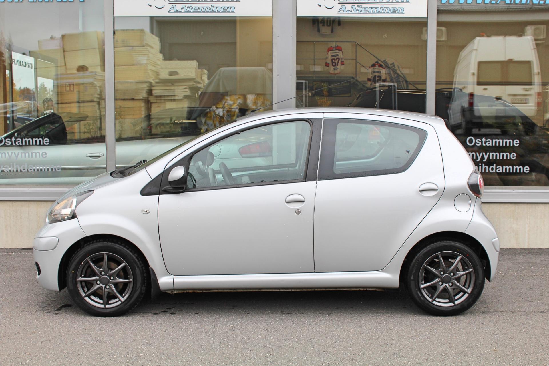 Toyota Aygo 1,0 VVT-i 5ov + *LOHKOLÄMMITIN + SISÄPISTOKE* 