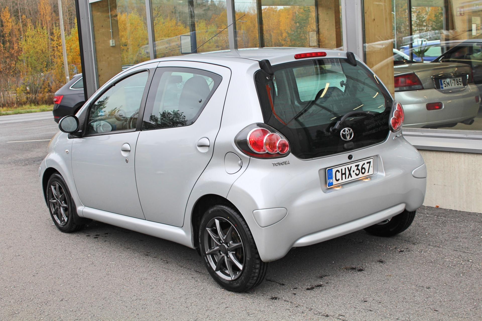 Toyota Aygo 1,0 VVT-i 5ov + *LOHKOLÄMMITIN + SISÄPISTOKE* 