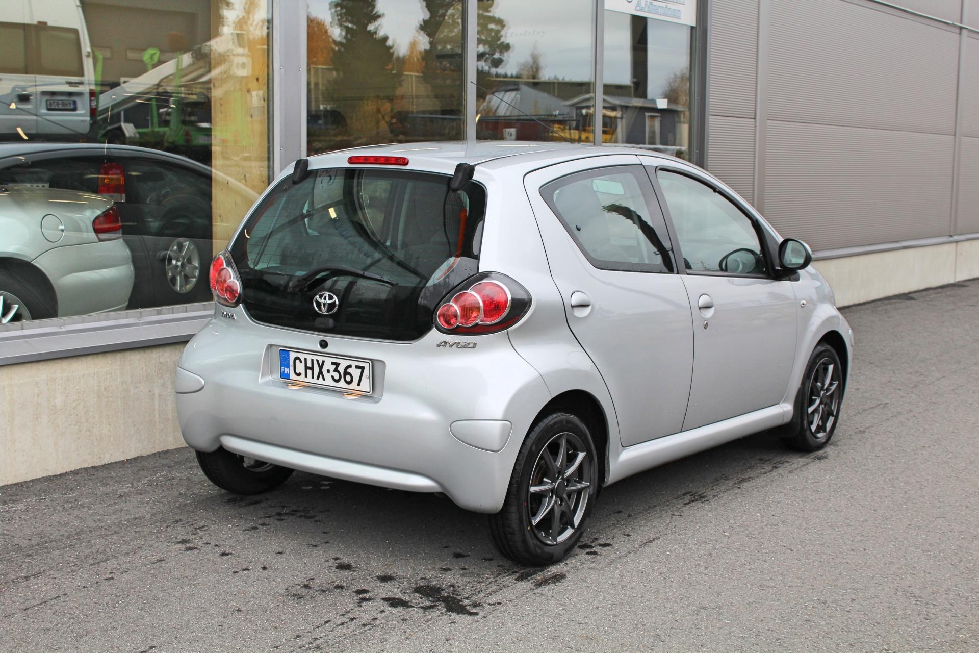 Toyota Aygo 1,0 VVT-i 5ov + *LOHKOLÄMMITIN + SISÄPISTOKE* 