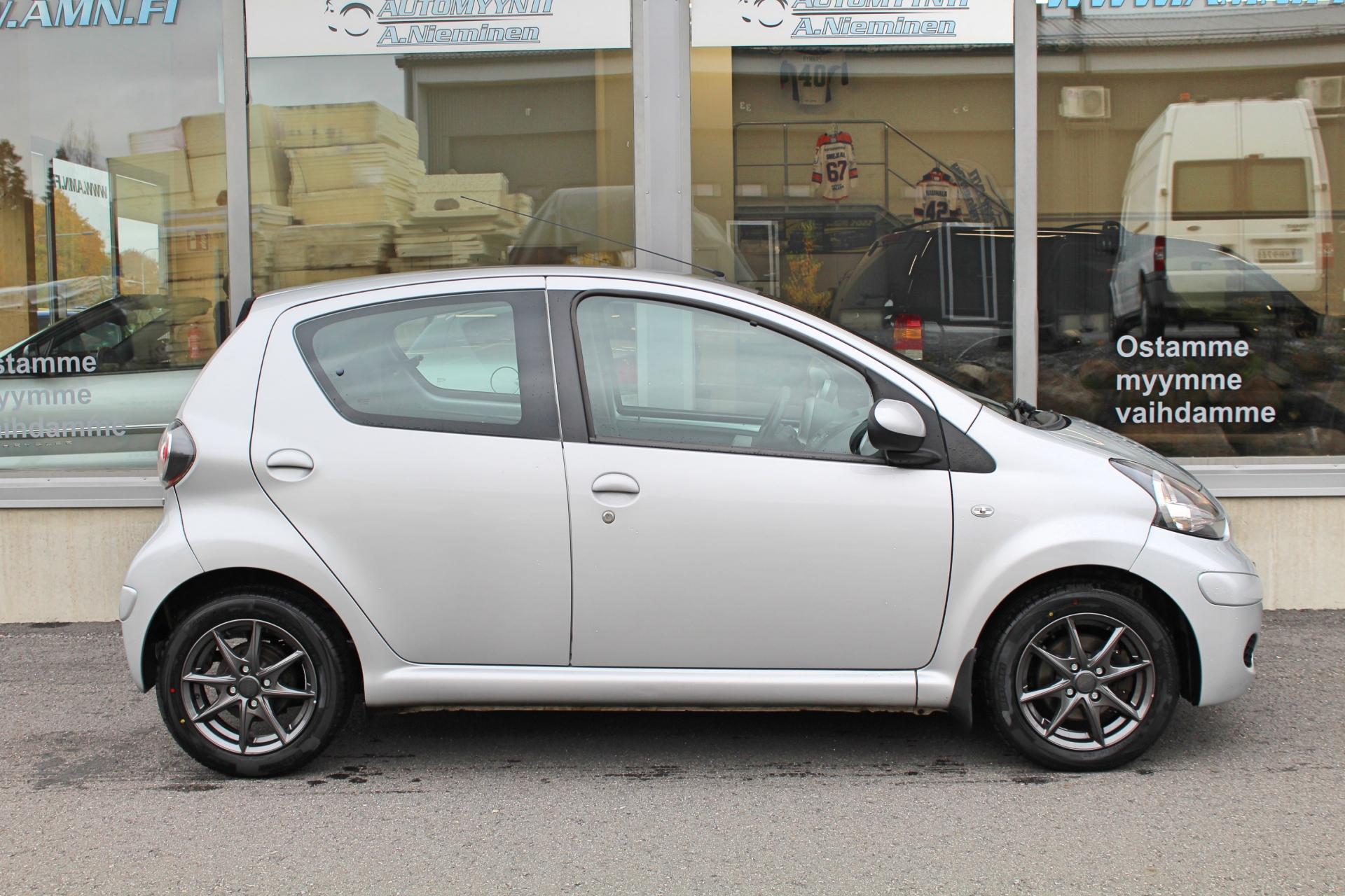 Toyota Aygo 1,0 VVT-i 5ov + *LOHKOLÄMMITIN + SISÄPISTOKE* 