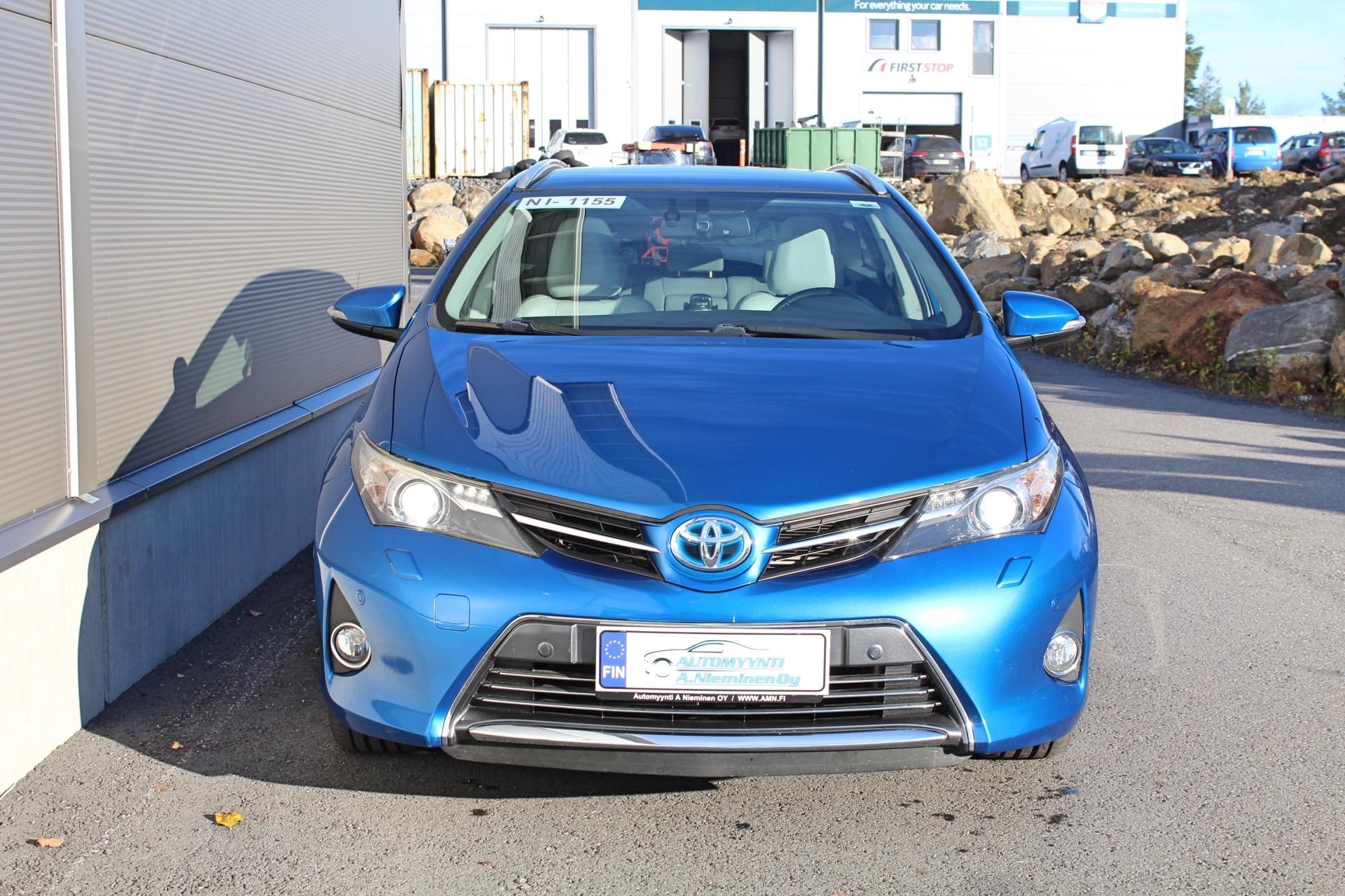 Toyota Auris 1.8 Hybrid Touring Sports Premium *PANORAMAKATTO/NAHKAPENKIT/VETOKOUKKU/XENON*