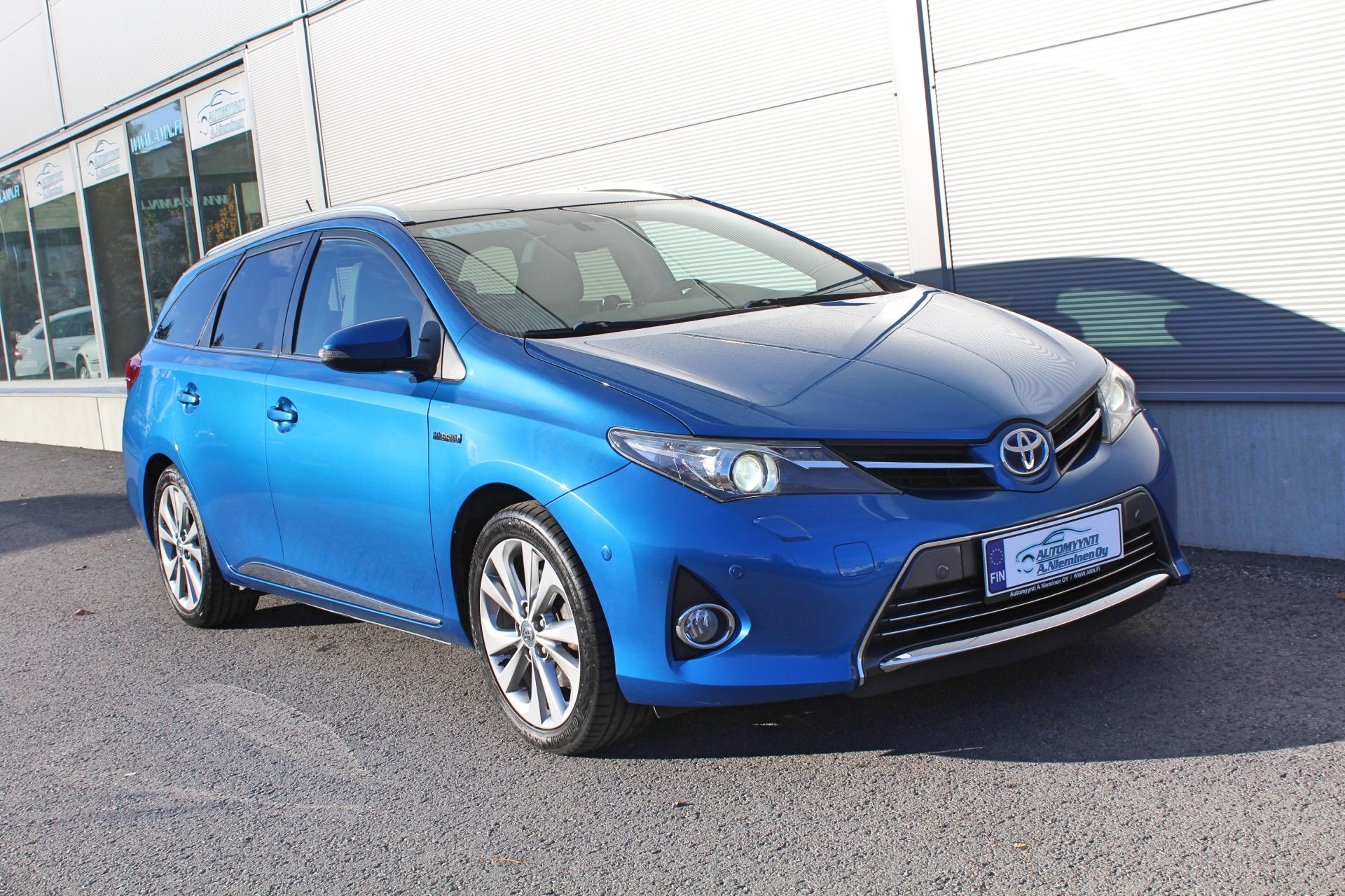 Toyota Auris 1.8 Hybrid Touring Sports Premium *PANORAMAKATTO/NAHKAPENKIT/VETOKOUKKU/XENON*