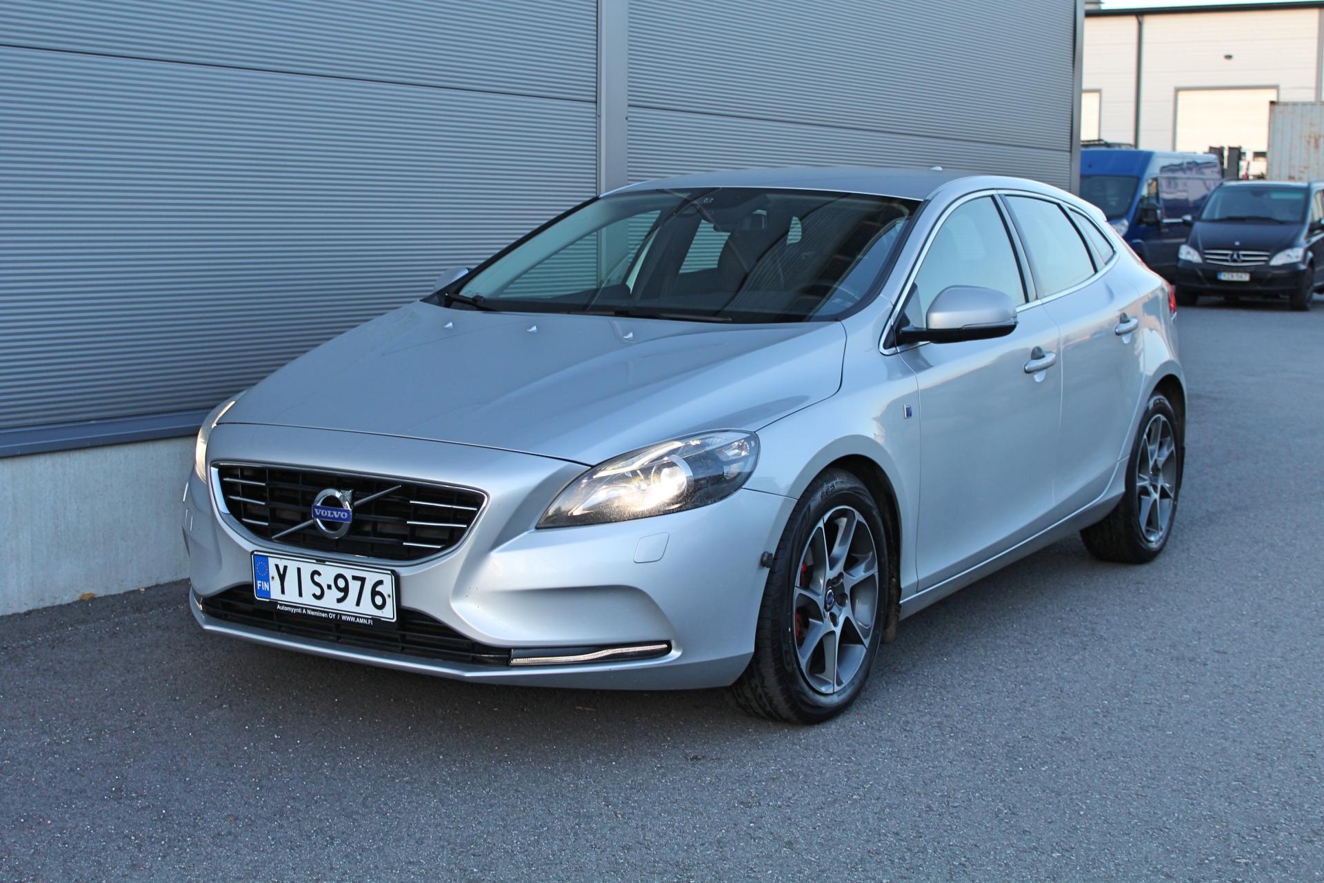 Volvo V40 D2 Ocean Race Business *NAVI/XENON/WEBASTO/KOUKKU*