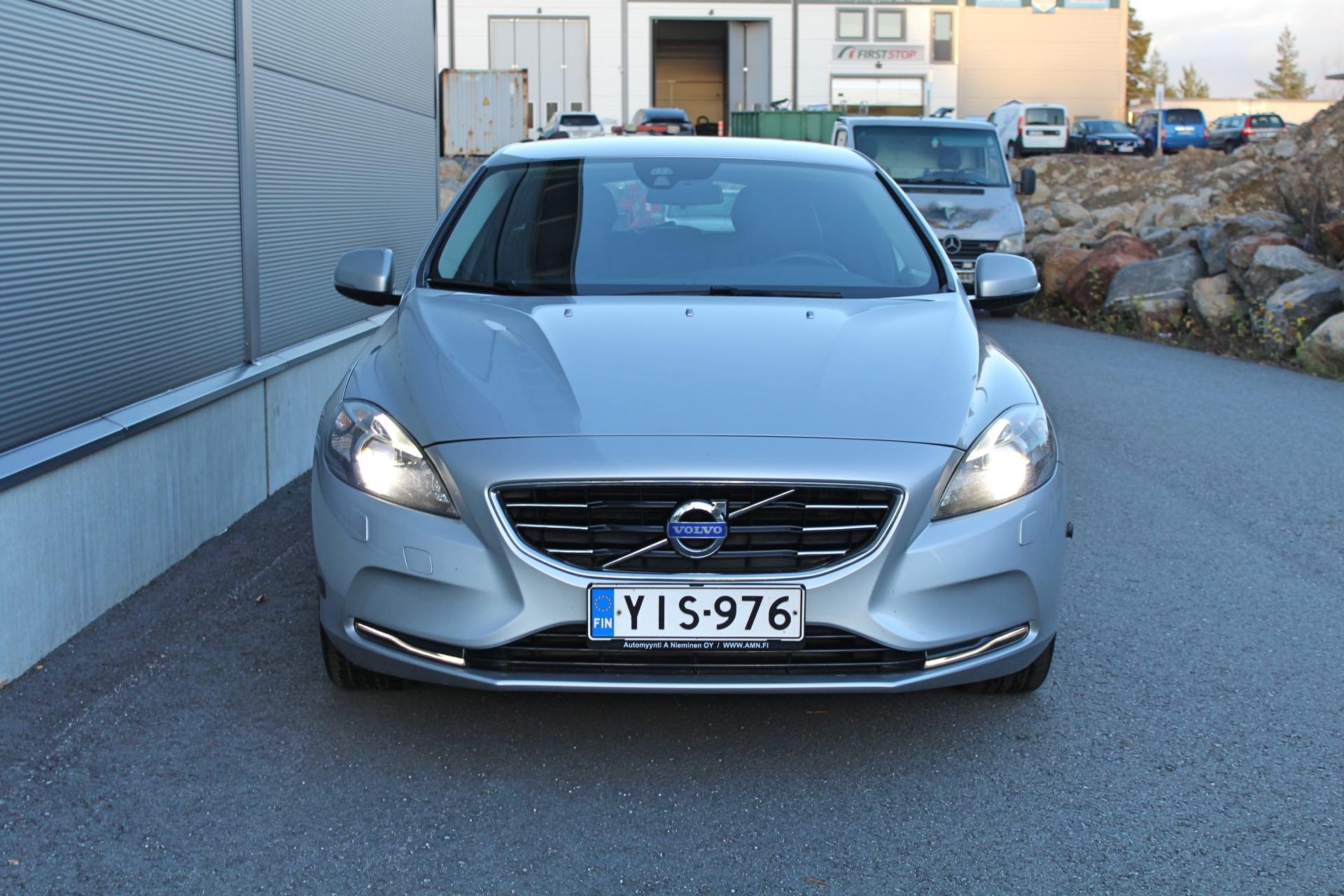 Volvo V40 D2 Ocean Race Business *NAVI/XENON/WEBASTO/KOUKKU*