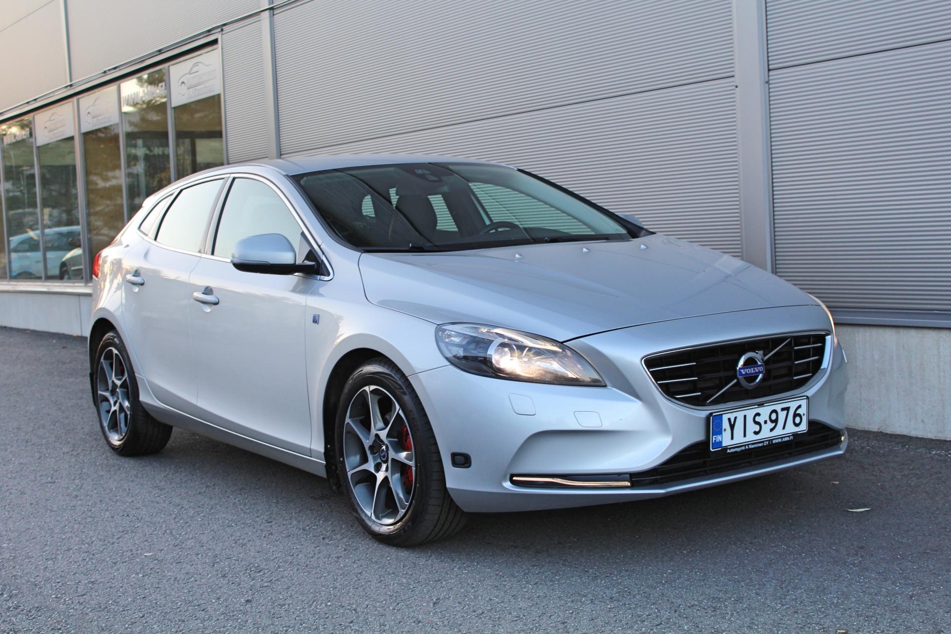 Volvo V40 D2 Ocean Race Business *NAVI/XENON/WEBASTO/KOUKKU*