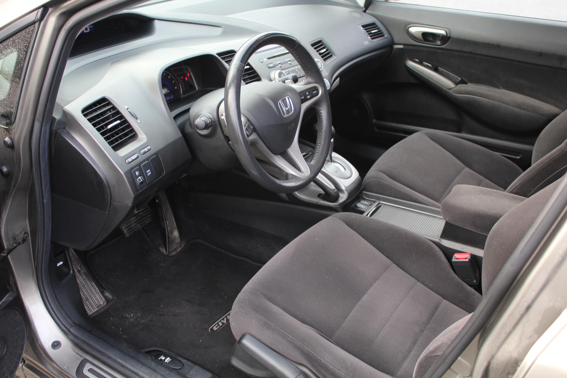Honda Civic 1,8i AT Executive 4d *JUURI KATSASTTTU/TOIMIVA ILMASTOINTI/VETOKOUKKU*