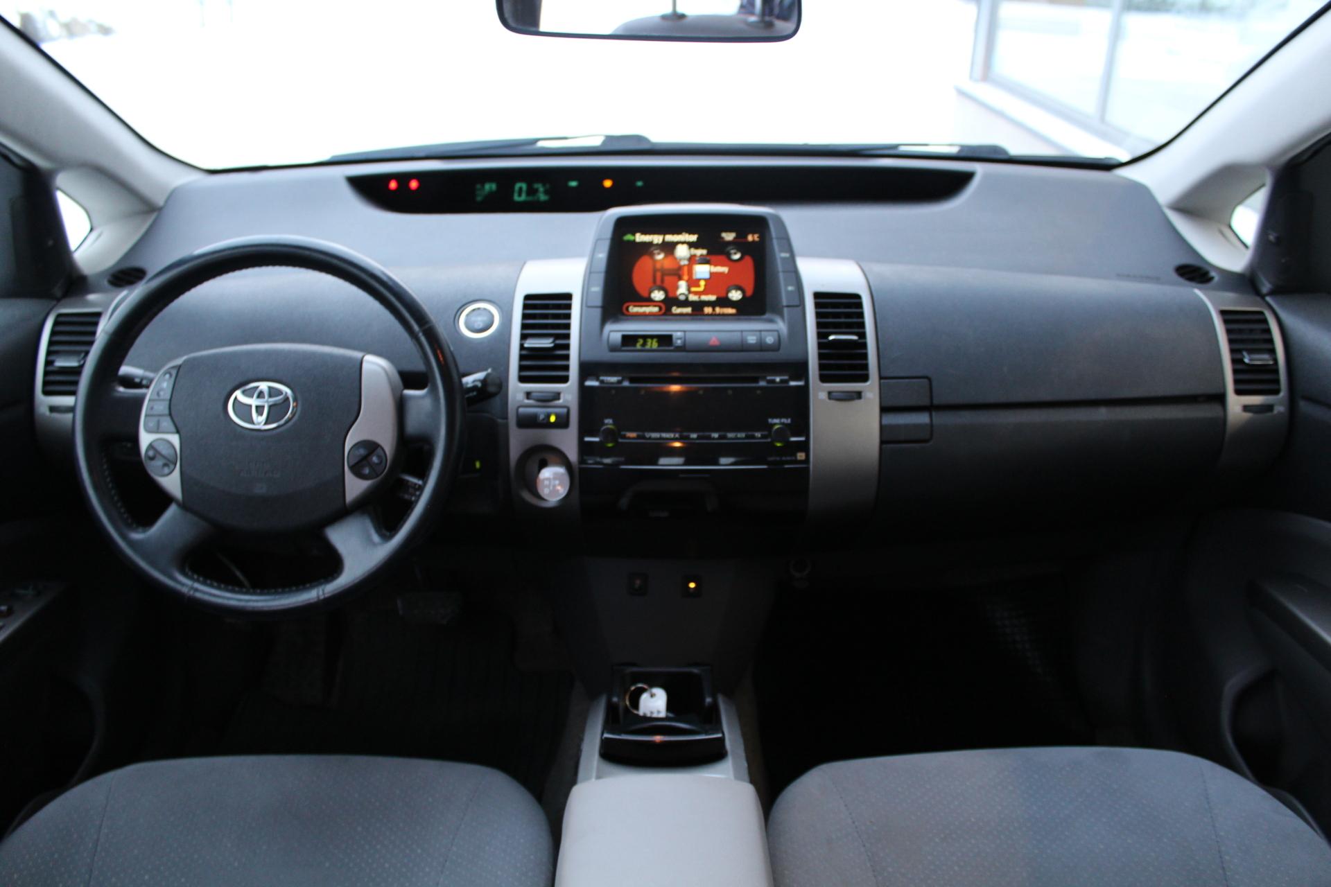 Toyota Prius 1.5 HSD Executive *KEYLESS/JBL/MOOTTORINLÄMMITIN*