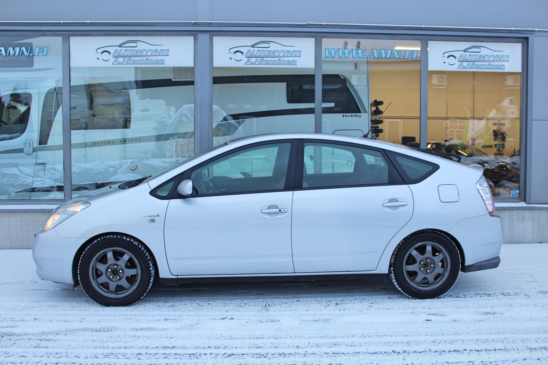 Toyota Prius 1.5 HSD Executive *KEYLESS/JBL/MOOTTORINLÄMMITIN*