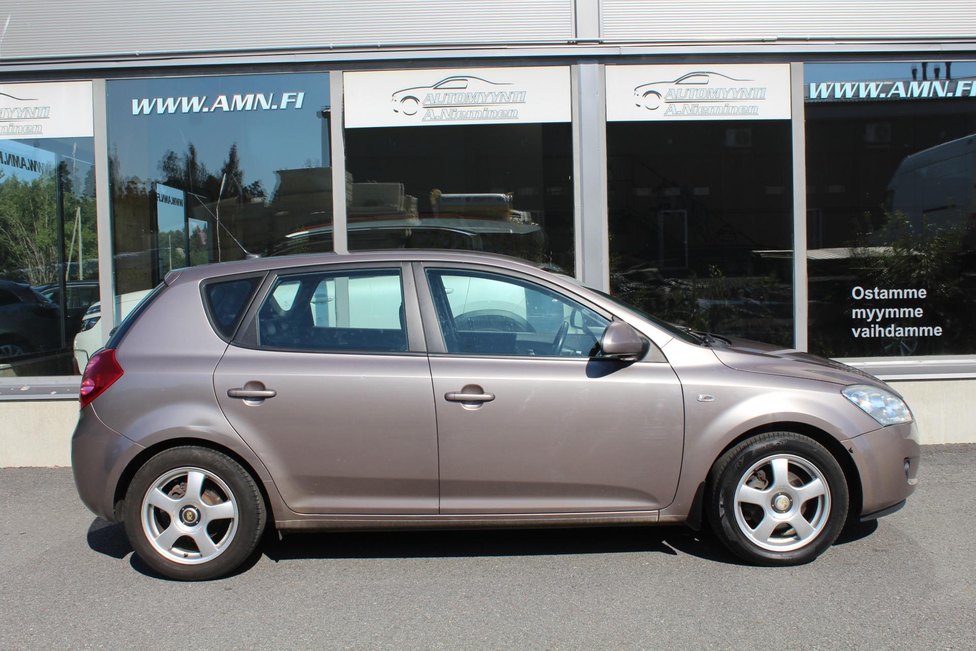 Kia Ceed 2,0i man. 5-ov *AUT-AC/CRUISE/KATSASTUS VOIMASSA 2/2026*
