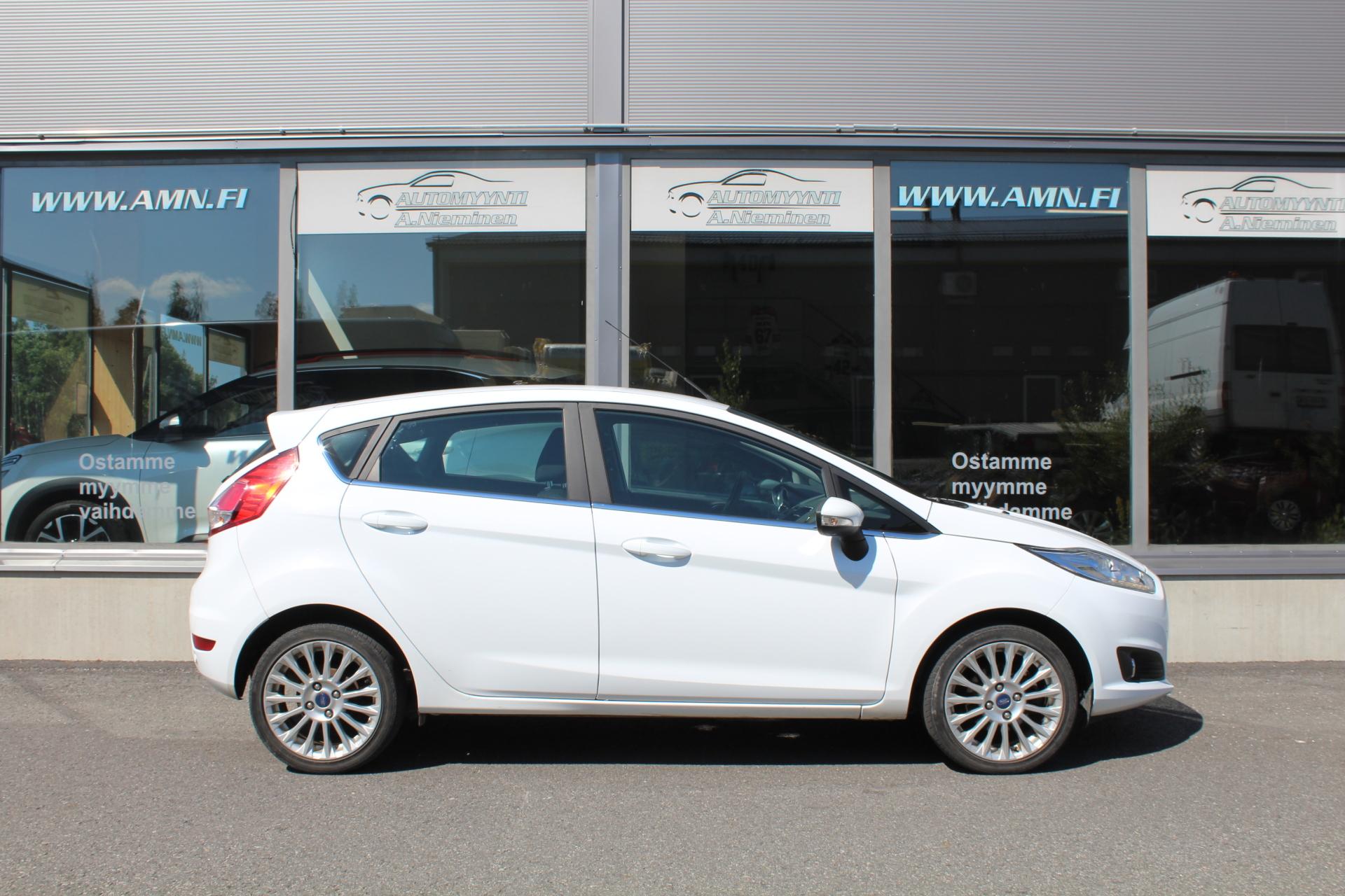 Ford Fiesta EcoBoost 100hv Titanium 5-ov *JAKOHIHNA VAIHDETTU/JUURI KATSASTETTU/UUDET KESÄRENKAAT/CRUISE*