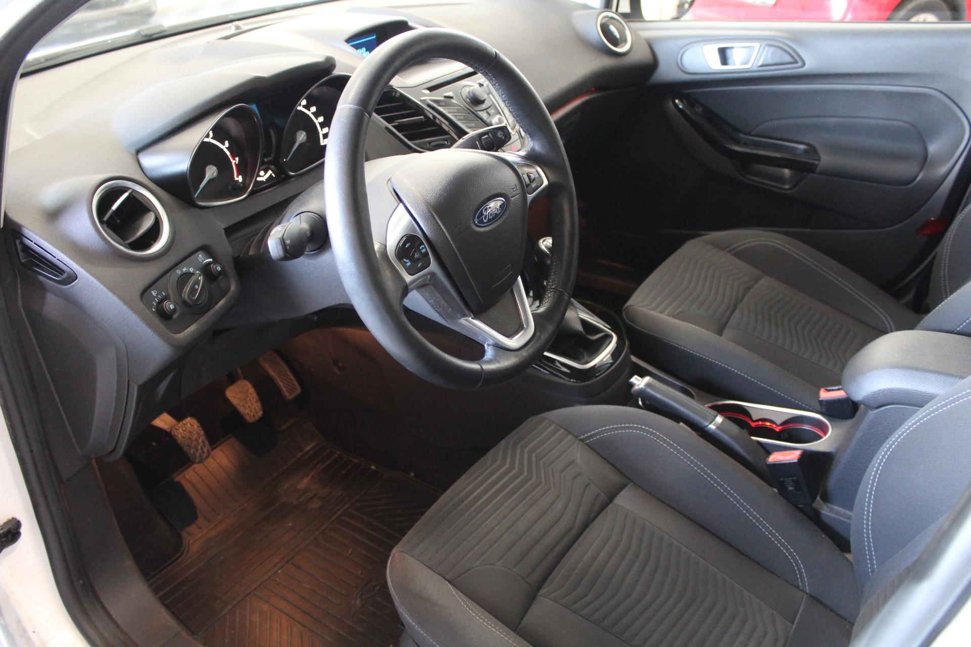 Ford Fiesta EcoBoost 100hv Titanium 5-ov *JAKOHIHNA VAIHDETTU/JUURI KATSASTETTU/UUDET KESÄRENKAAT/CRUISE*