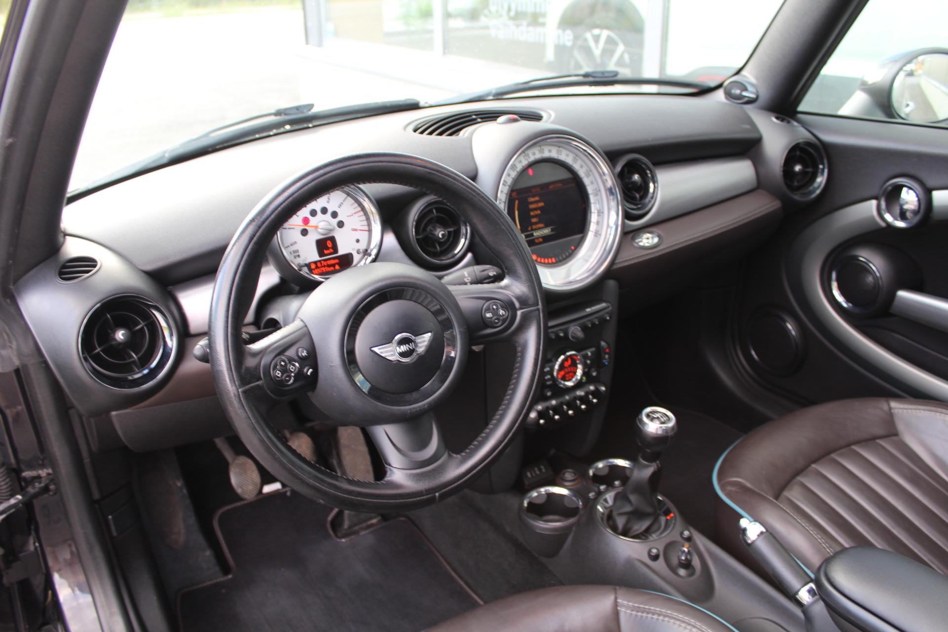 Mini Cooper 1,6 R57 Cabrio Highgate *NAVI/XENON/H&K/TUTKAT/NAHAT*