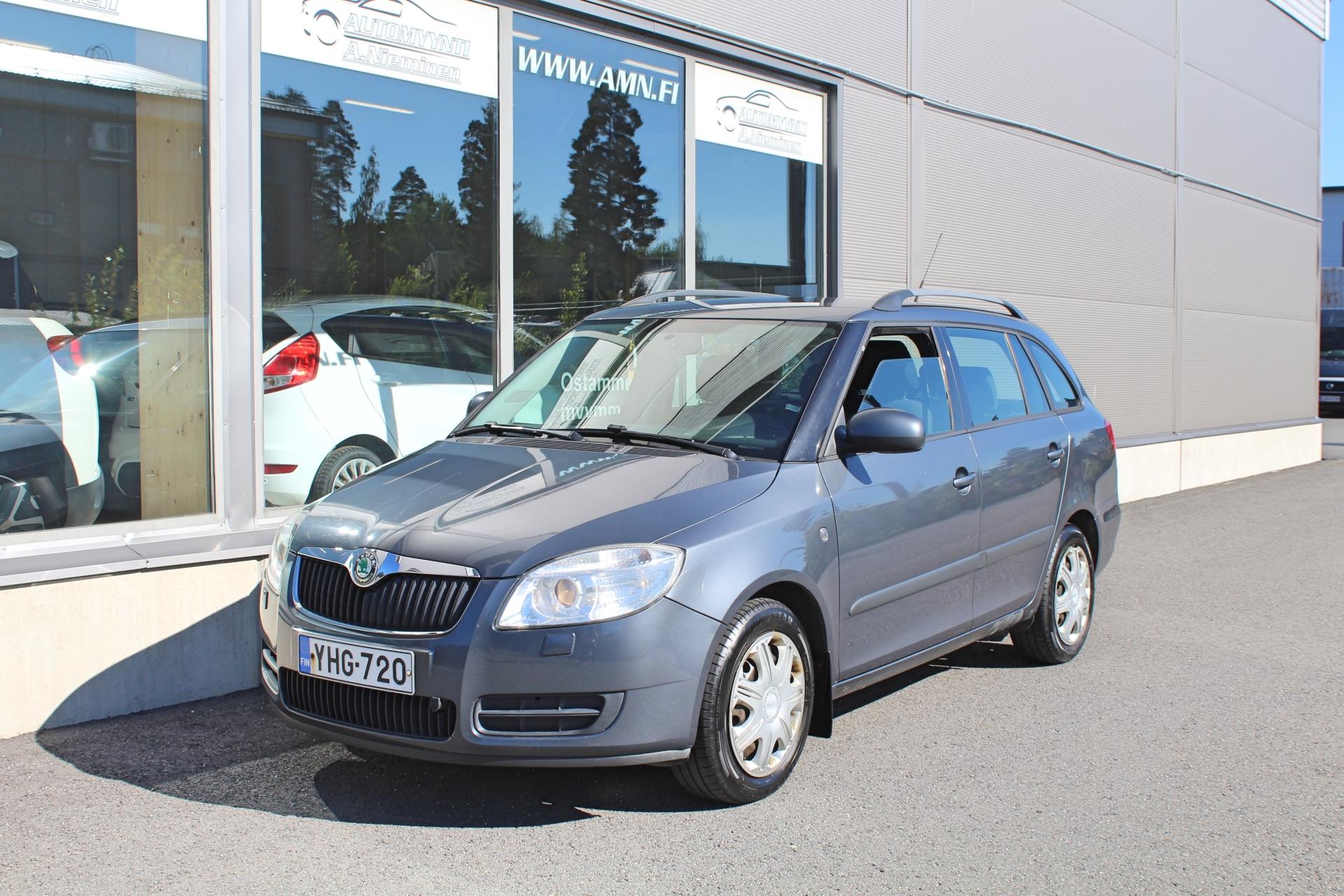 Skoda Fabia Combi 1,4 16v Ambiente *JUURI HUOLLETTU JA JAKOHIHNA VAIHDETTU*