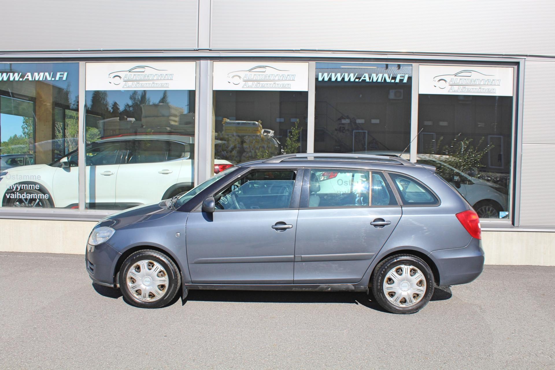 Skoda Fabia Combi 1,4 16v Ambiente *JUURI HUOLLETTU JA JAKOHIHNA VAIHDETTU*