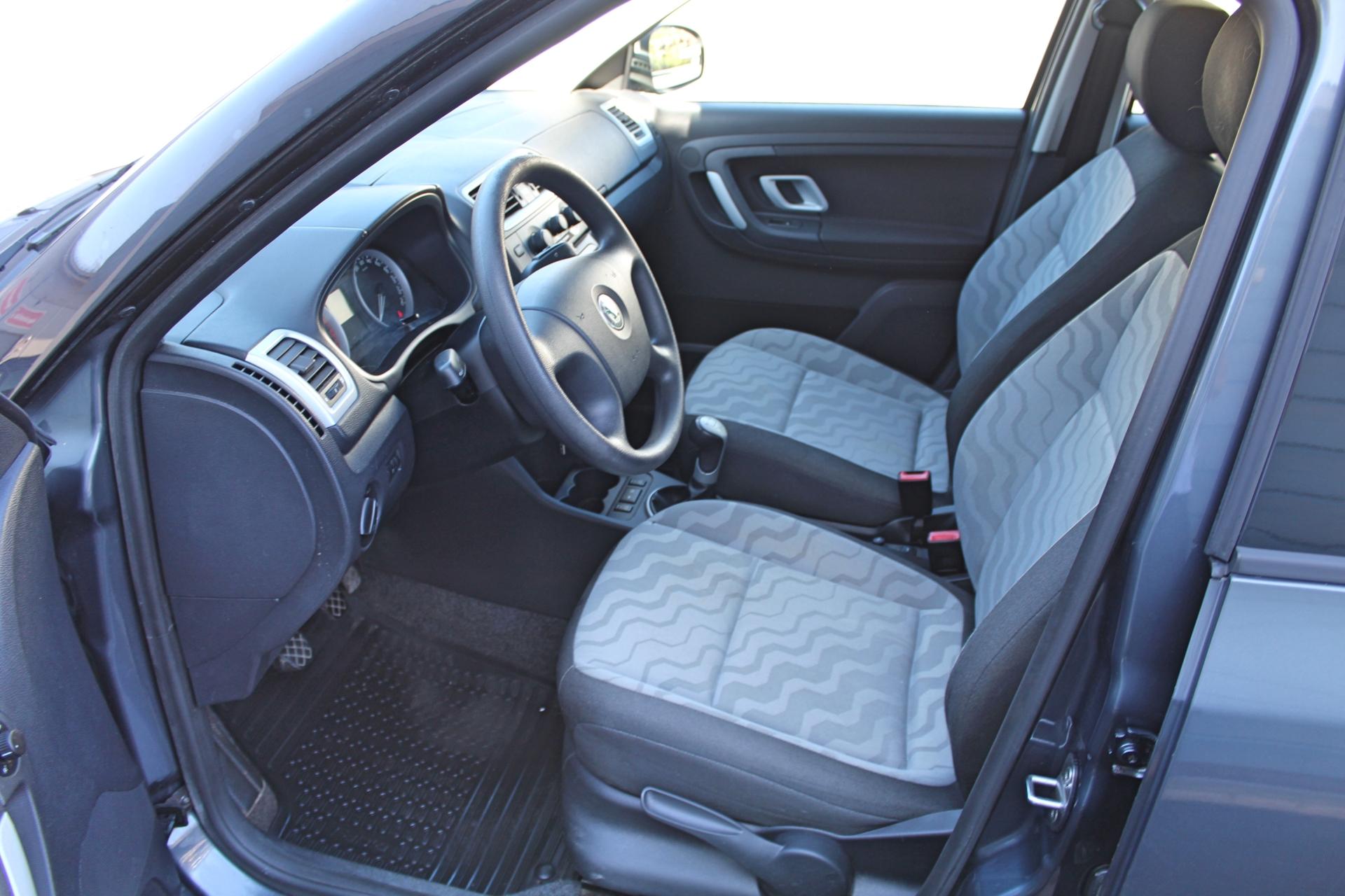 Skoda Fabia Combi 1,4 16v Ambiente *JUURI HUOLLETTU JA JAKOHIHNA VAIHDETTU*