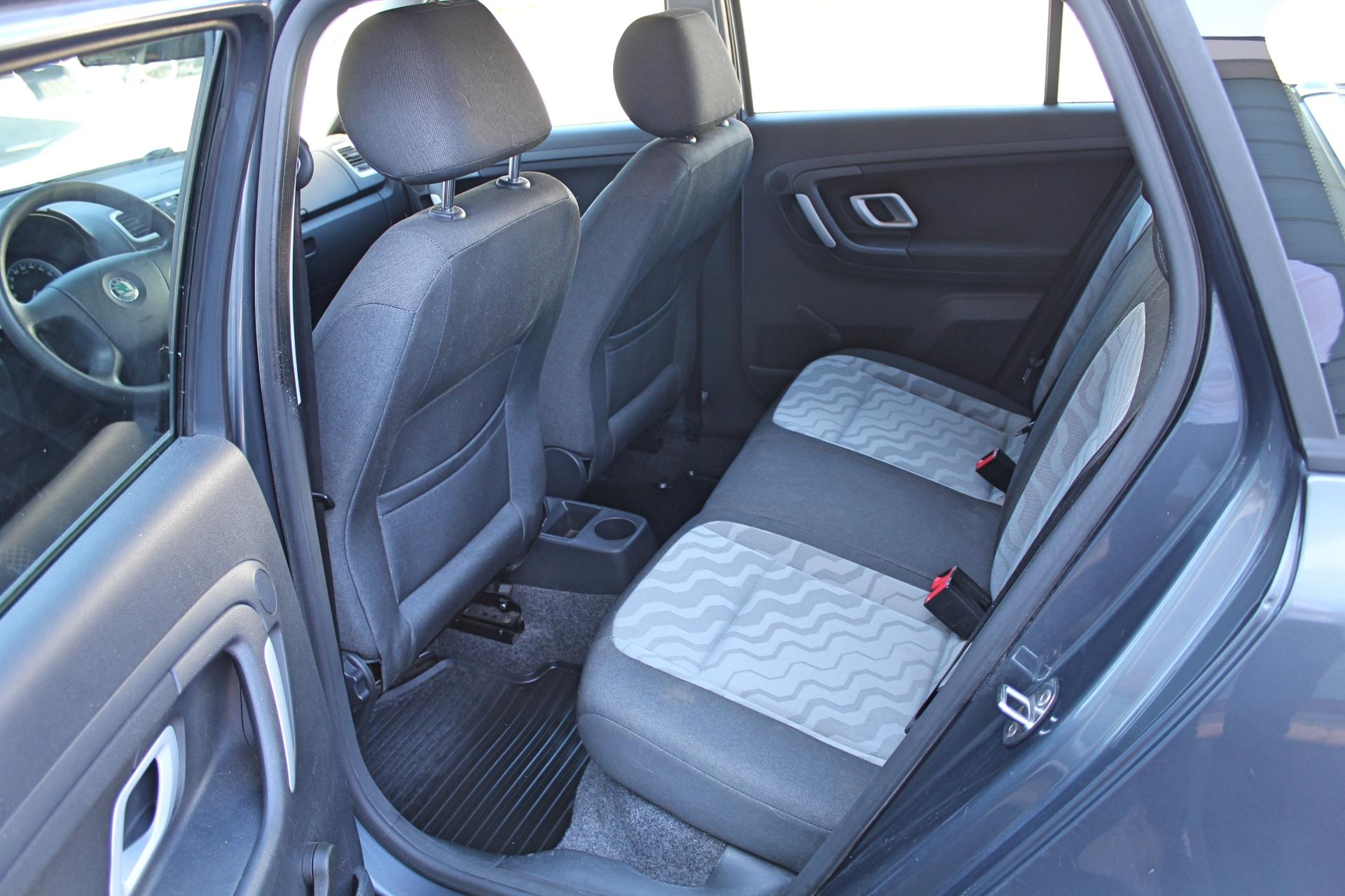 Skoda Fabia Combi 1,4 16v Ambiente *JUURI HUOLLETTU JA JAKOHIHNA VAIHDETTU*