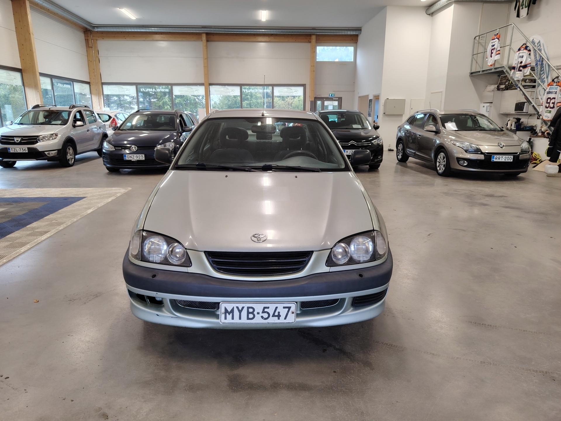 Toyota Avensis 1.8 Automaatti *ILMASTOINTI/VETOKOUKKU/JUURI KATSASTETTU*