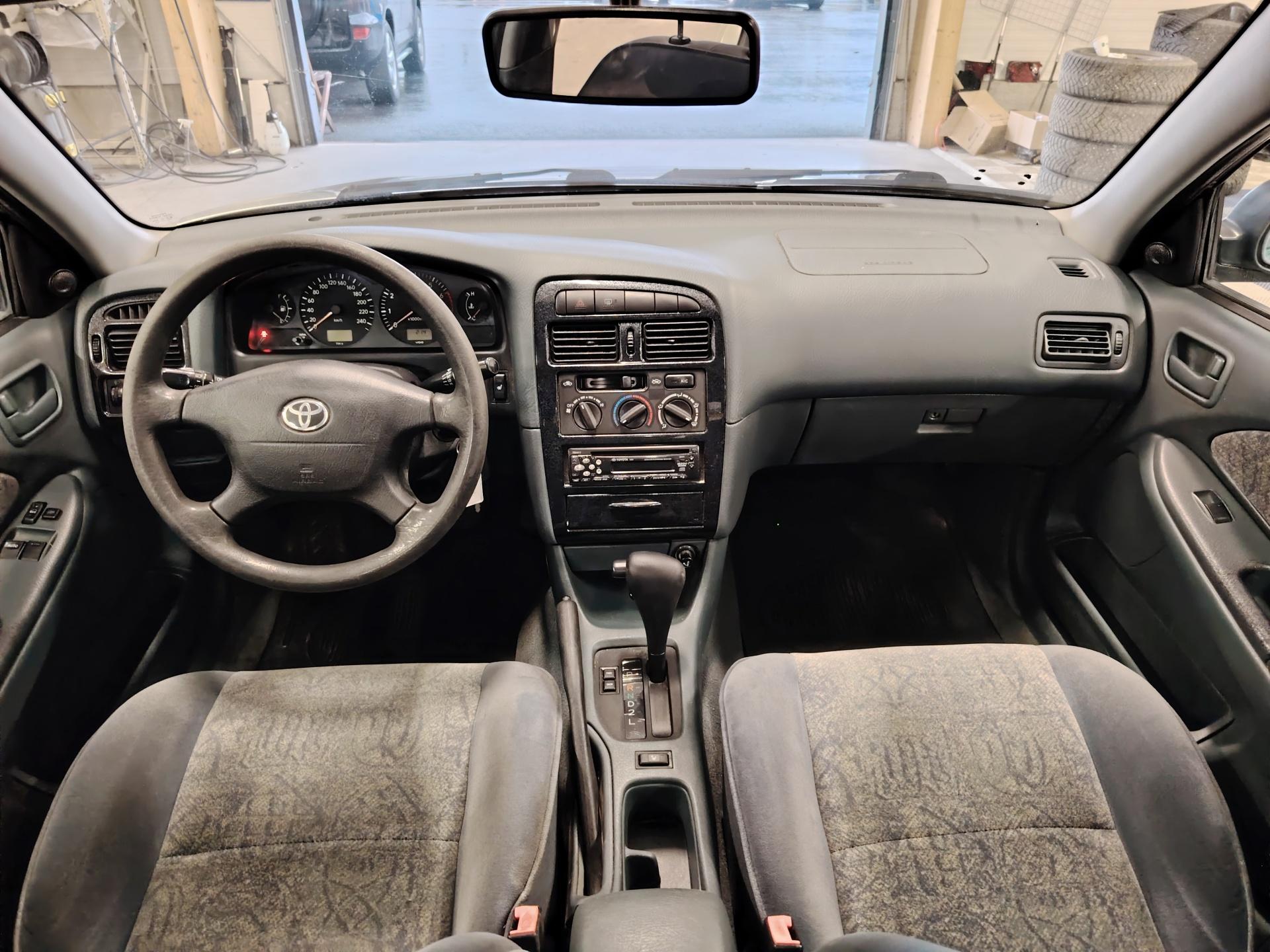 Toyota Avensis 1.8 Automaatti *ILMASTOINTI/VETOKOUKKU/JUURI KATSASTETTU*