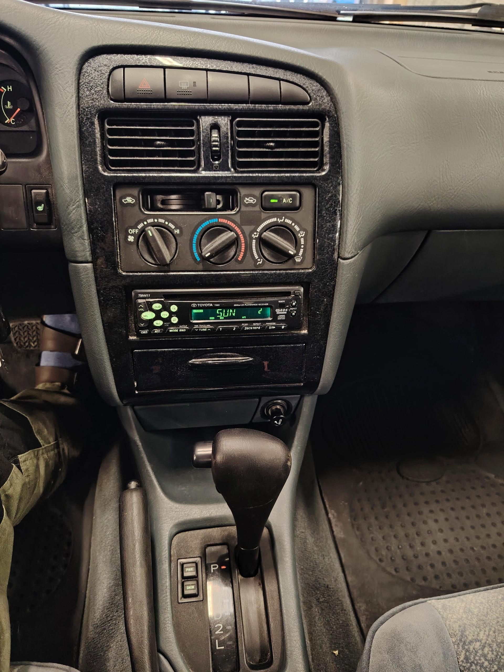Toyota Avensis 1.8 Automaatti *ILMASTOINTI/VETOKOUKKU/JUURI KATSASTETTU*