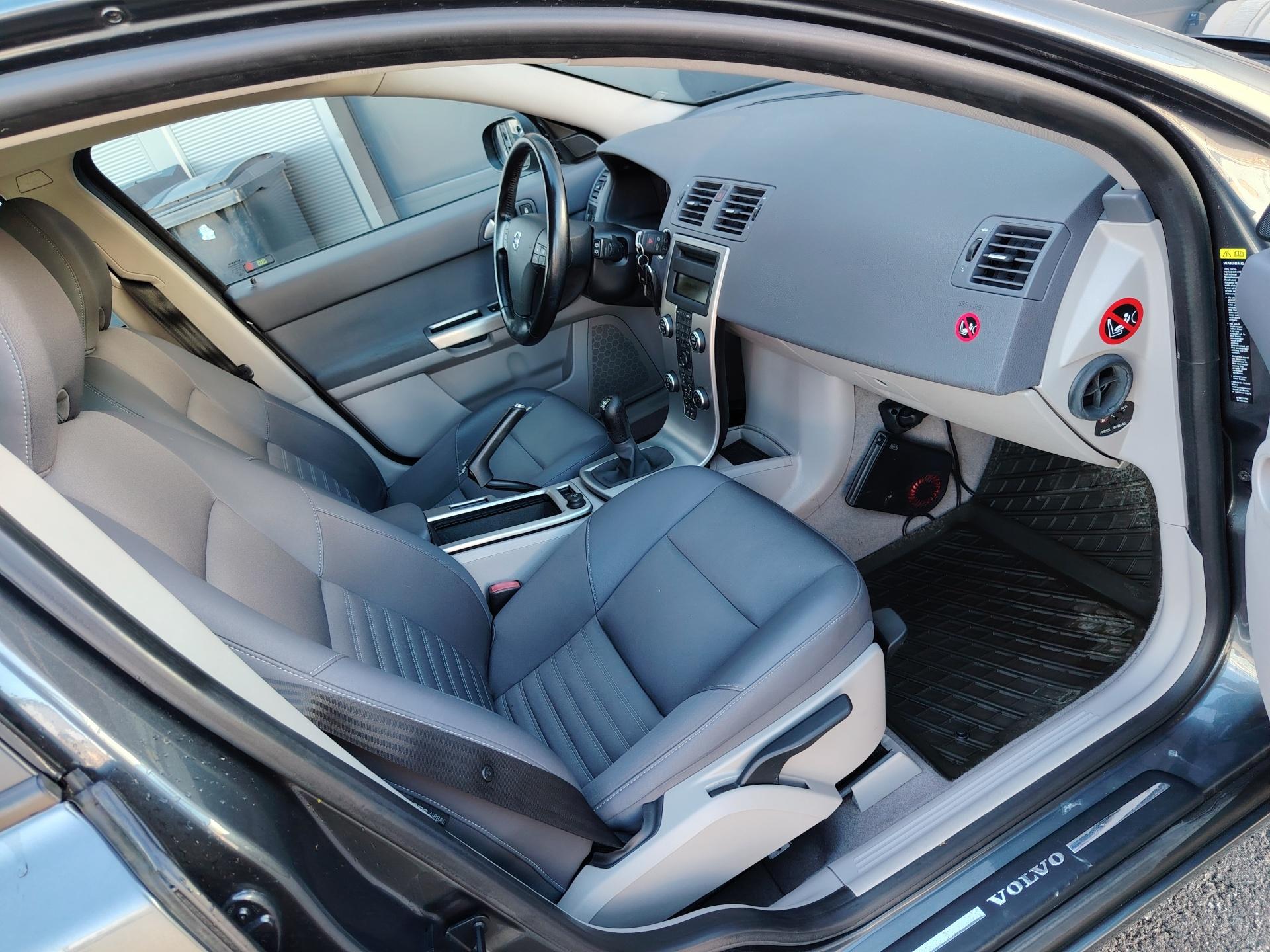 Volvo V50 1.8F Momentum *CRUISE/XENON/VETOKOUKKU/LOHKOLÄMMITIN*