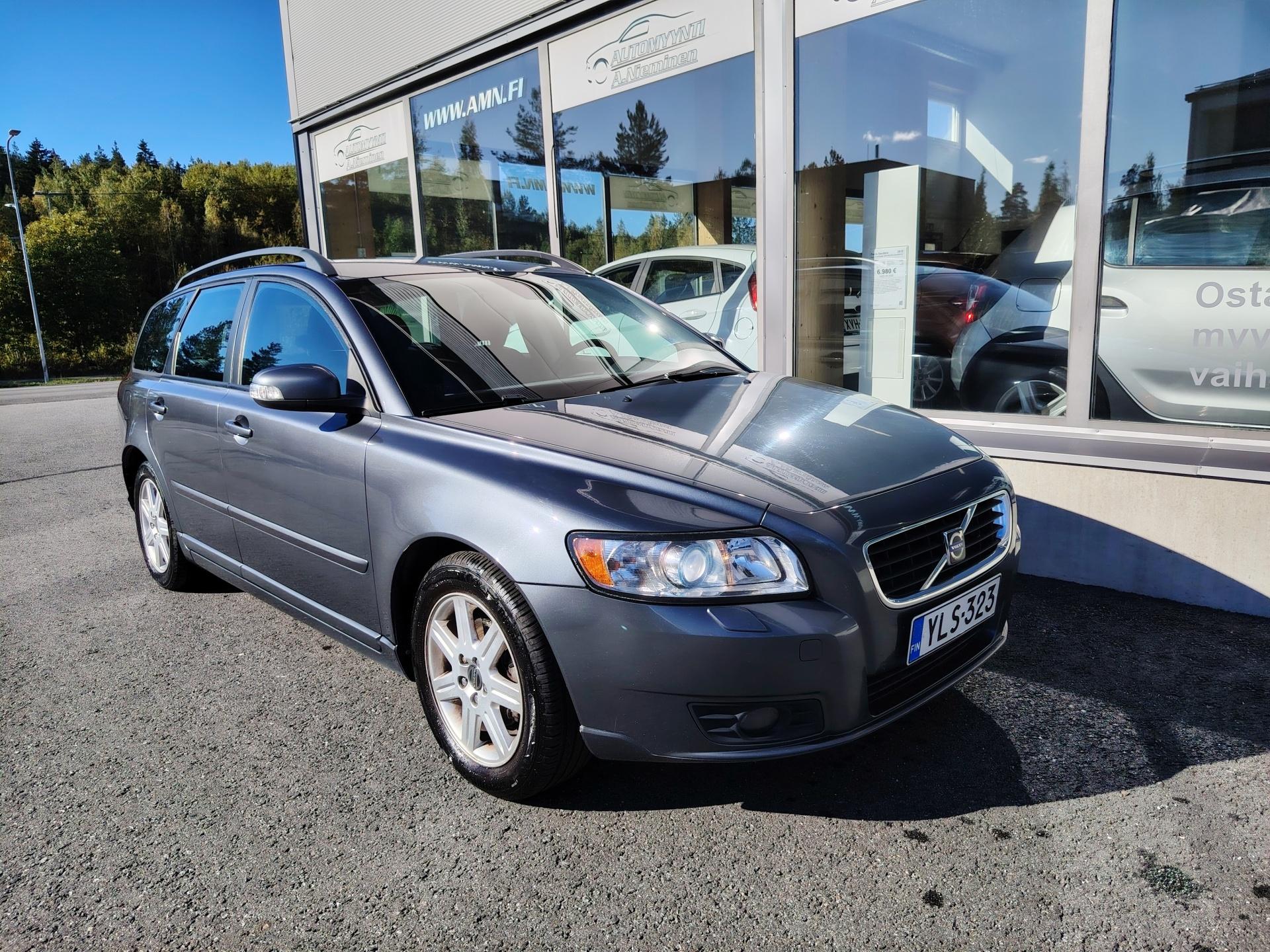 Volvo V50 1.8F Momentum *CRUISE/XENON/VETOKOUKKU/LOHKOLÄMMITIN*