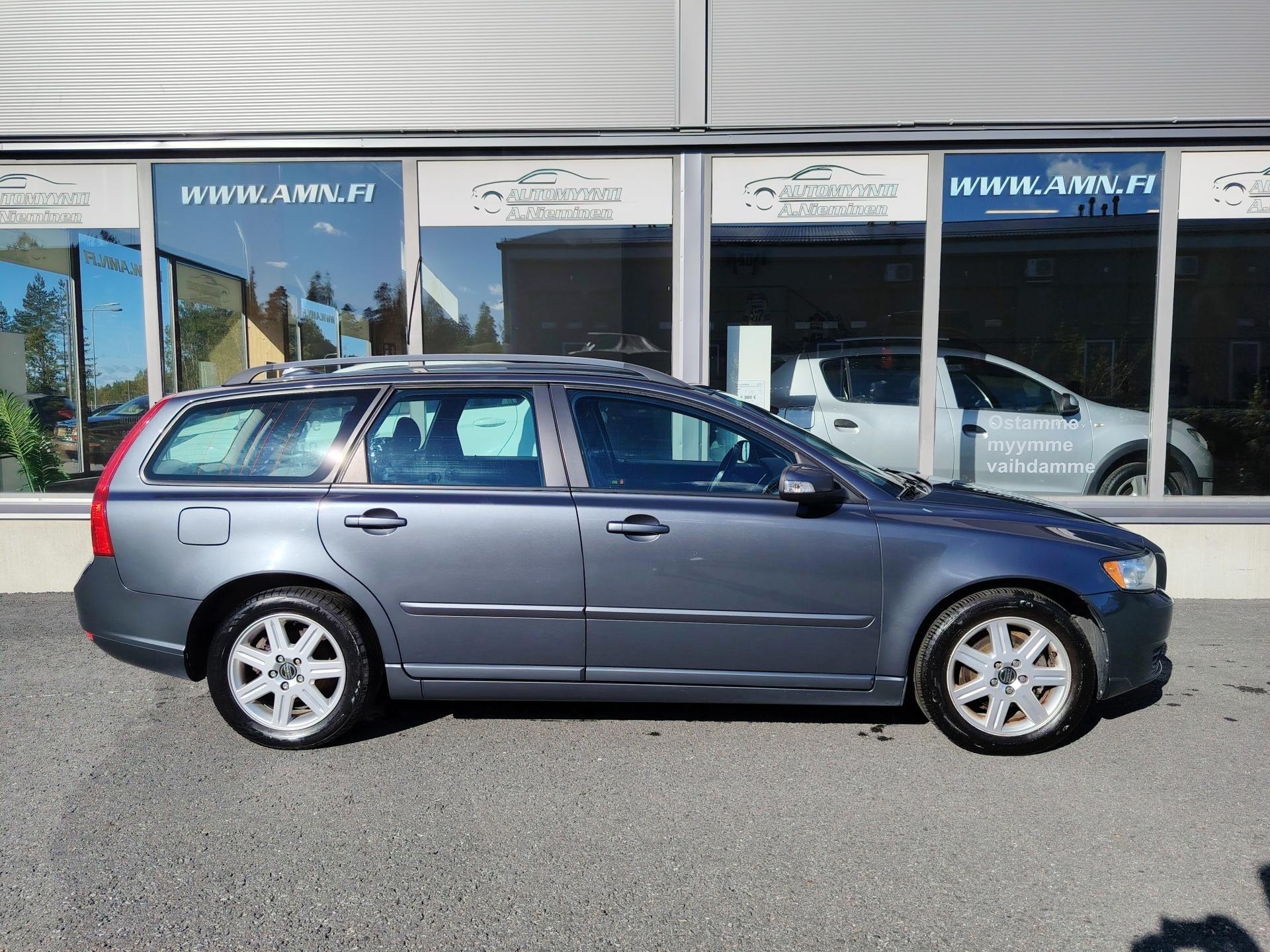 Volvo V50 1.8F Momentum *CRUISE/XENON/VETOKOUKKU/LOHKOLÄMMITIN*