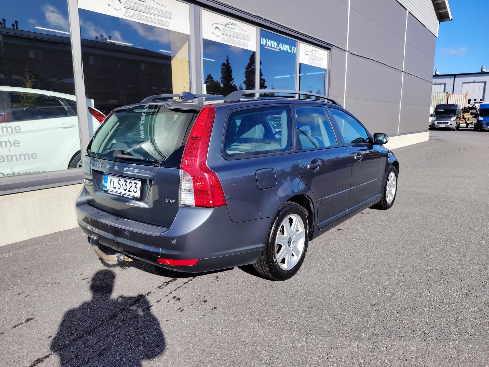Volvo V50 1.8F Momentum *CRUISE/XENON/VETOKOUKKU/LOHKOLÄMMITIN*
