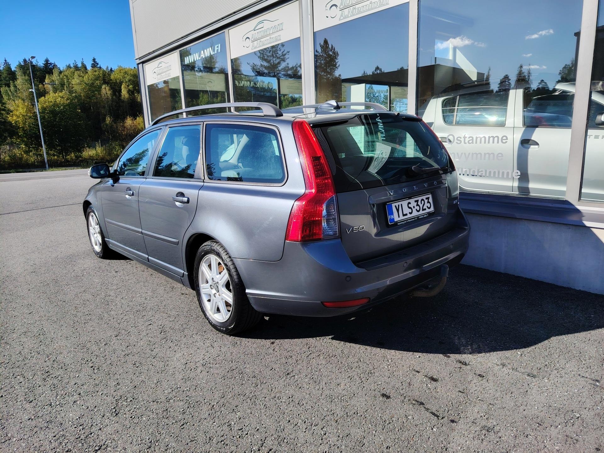 Volvo V50 1.8F Momentum *CRUISE/XENON/VETOKOUKKU/LOHKOLÄMMITIN*