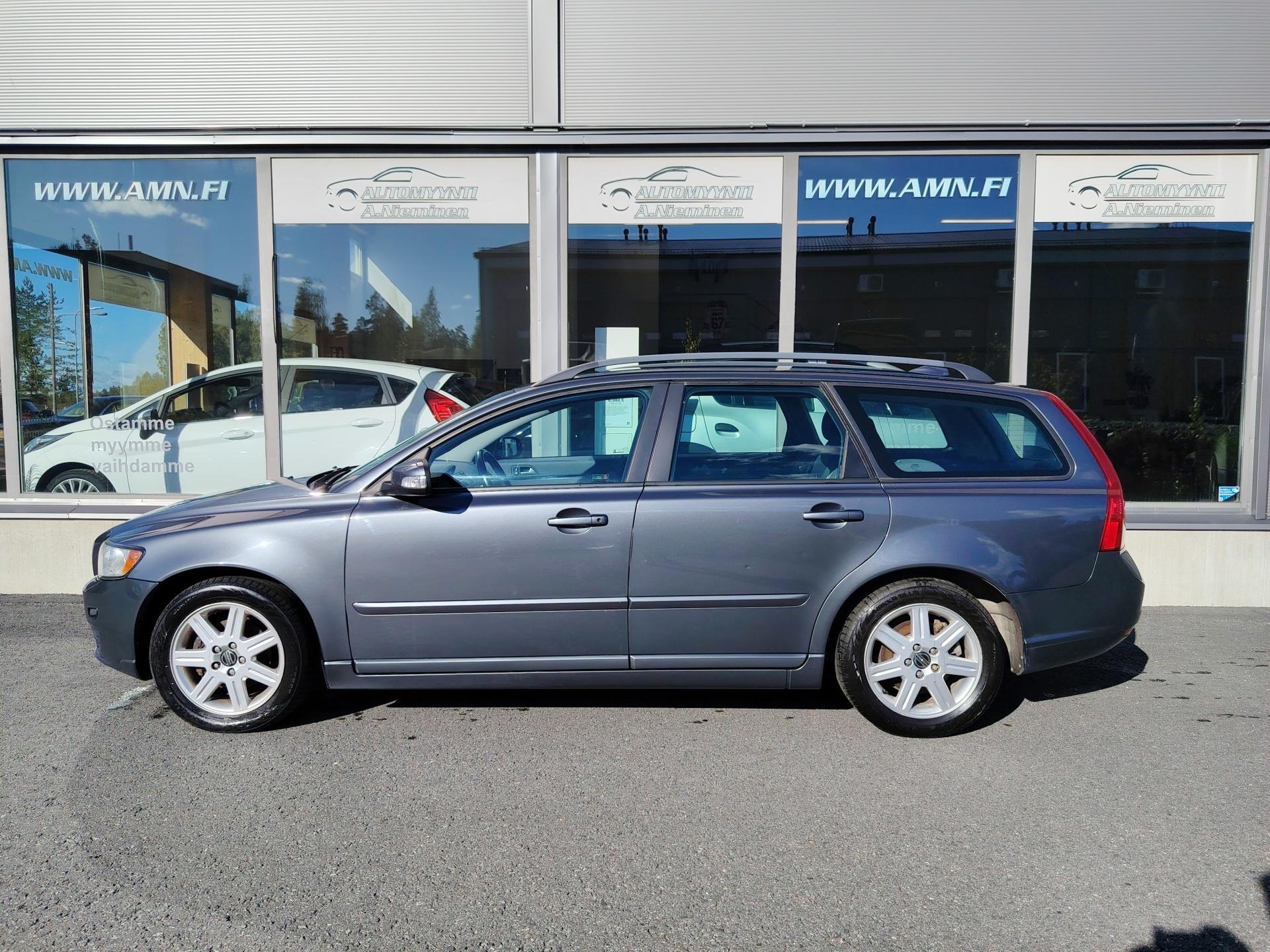 Volvo V50 1.8F Momentum *CRUISE/XENON/VETOKOUKKU/LOHKOLÄMMITIN*