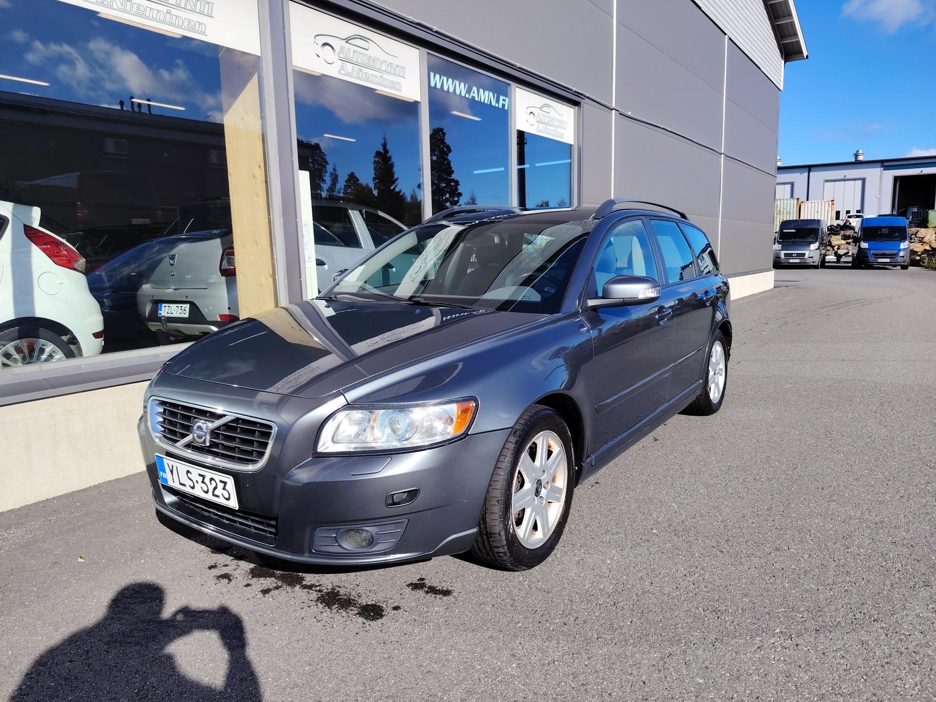 Volvo V50 1.8F Momentum *CRUISE/XENON/VETOKOUKKU/LOHKOLÄMMITIN*