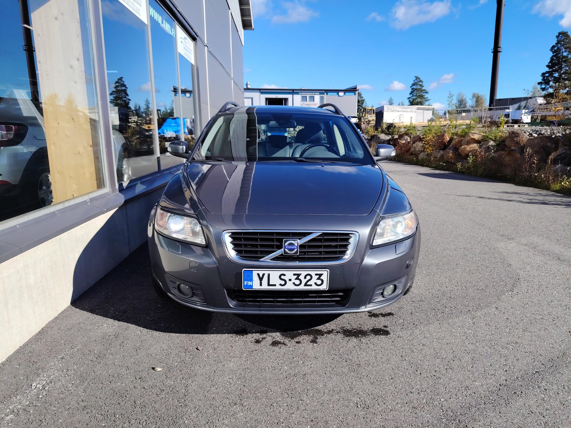 Volvo V50 1.8F Momentum *CRUISE/XENON/VETOKOUKKU/LOHKOLÄMMITIN*