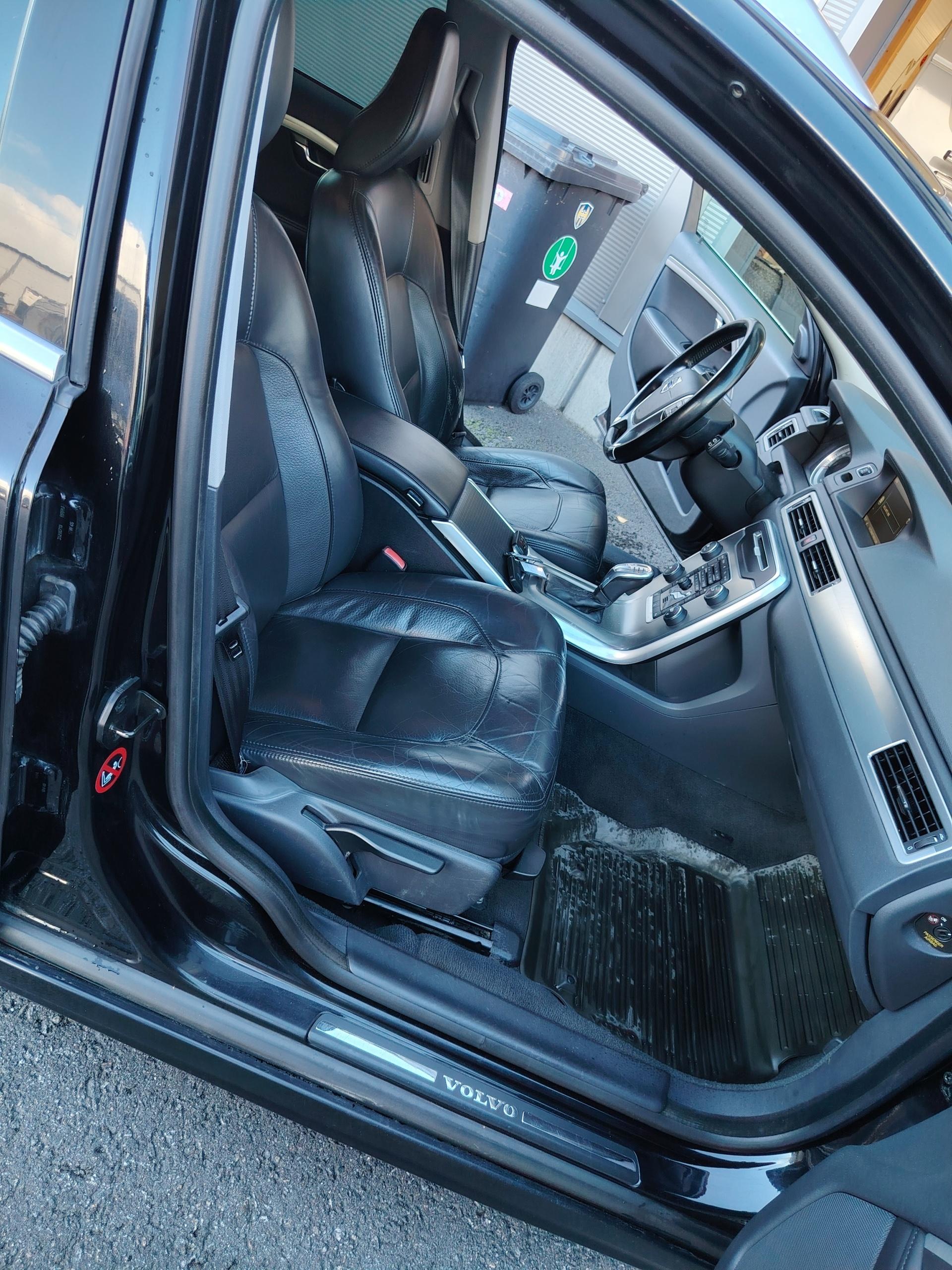 Volvo V70 D3 Aut Summum Edition Business *SIISTI SUOMIAUTO VOLVON 5-SYL MOOTTORILLA*