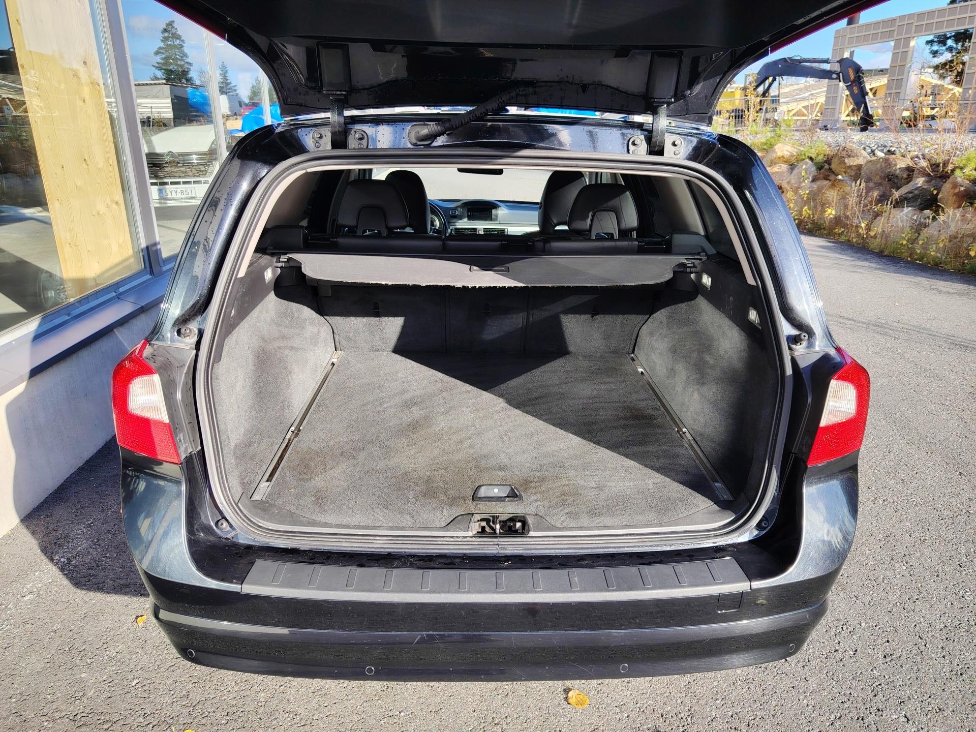 Volvo V70 D3 Aut Summum Edition Business *SIISTI SUOMIAUTO VOLVON 5-SYL MOOTTORILLA*