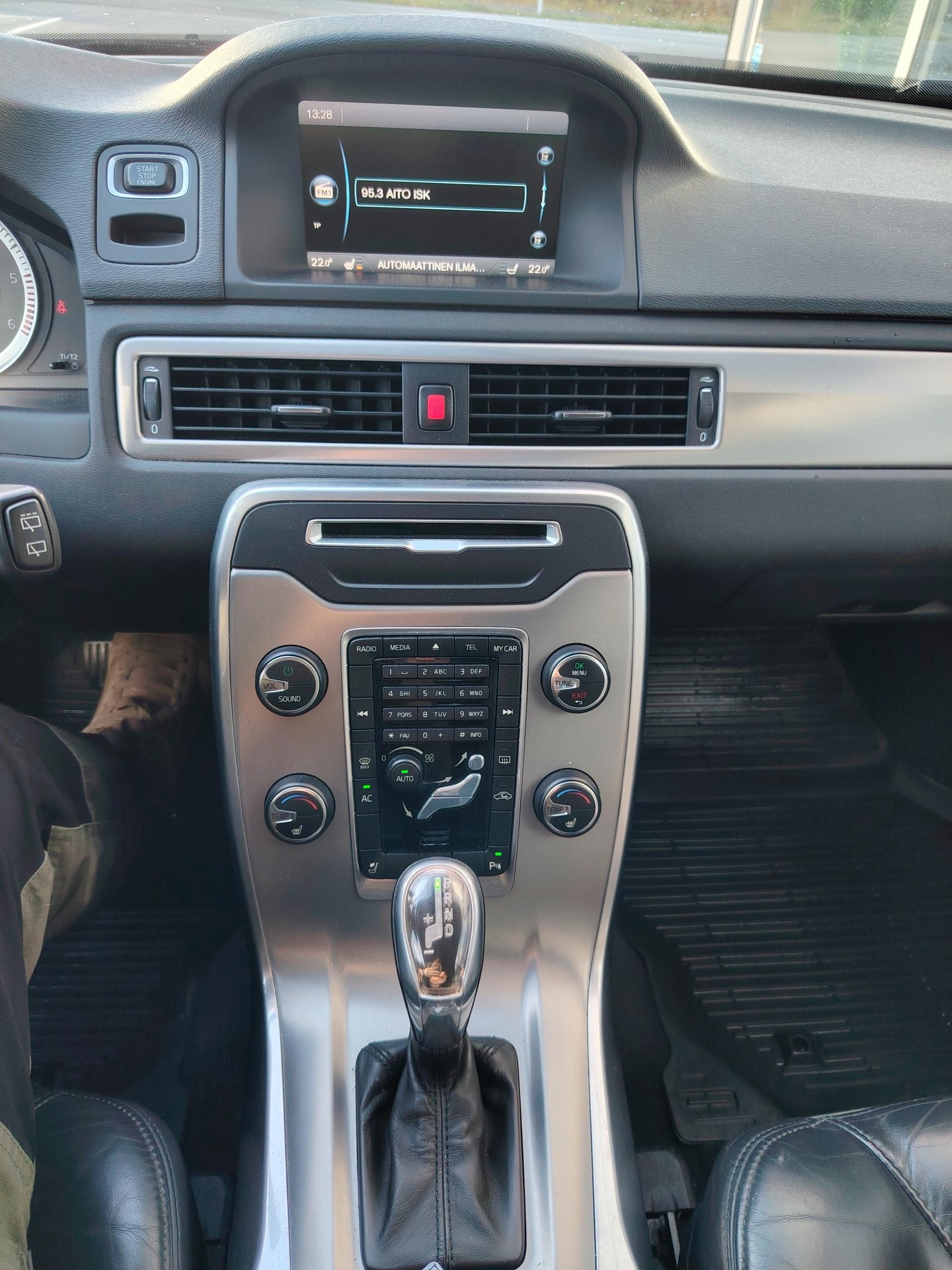 Volvo V70 D3 Aut Summum Edition Business *SIISTI SUOMIAUTO VOLVON 5-SYL MOOTTORILLA*