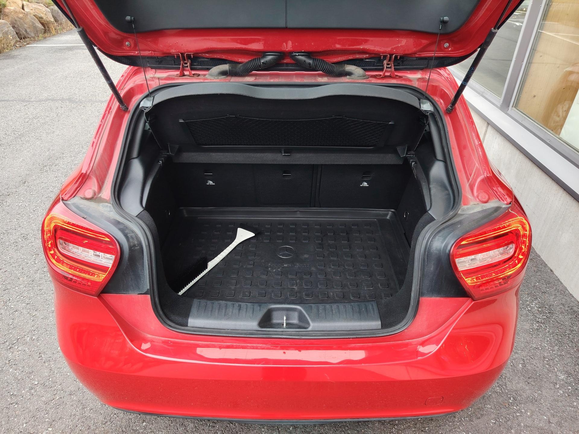 Mercedes-Benz A 180 Aut *LOHKOLÄMMITIN/XENON/JUURI KATSASTETTU*