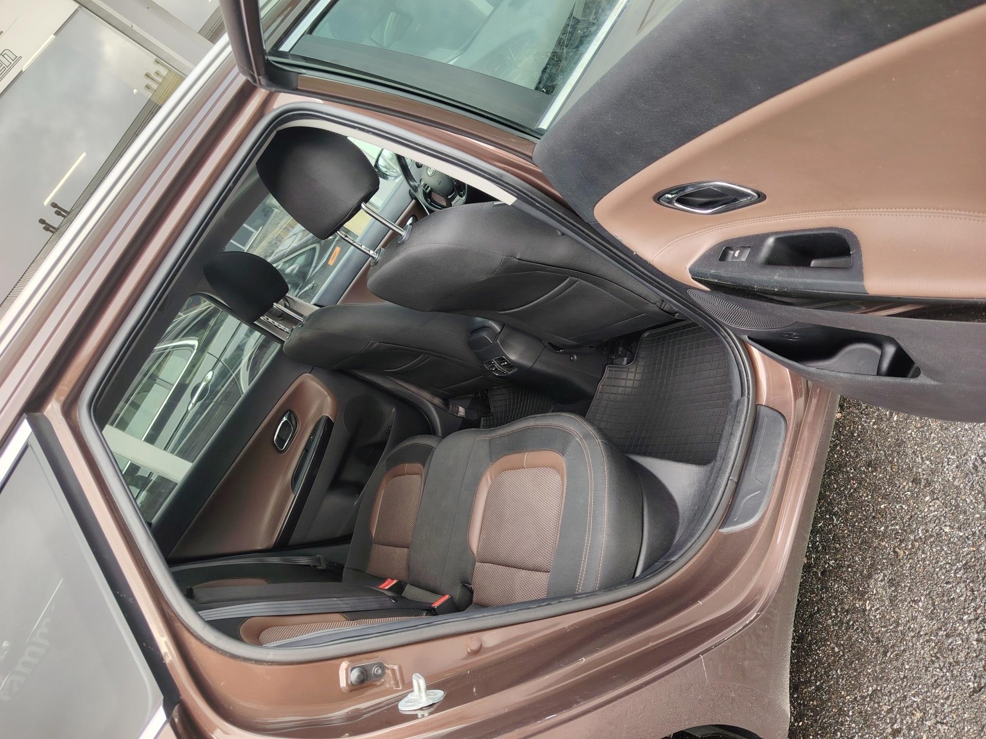 Kia Ceed 1,6 TX SW Aut *PANORAMALASIKATTO/VETOKOUKKU/XENON*