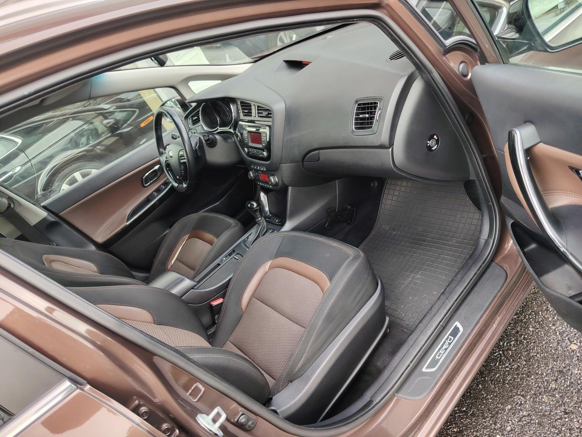 Kia Ceed 1,6 TX SW Aut *PANORAMALASIKATTO/VETOKOUKKU/XENON*