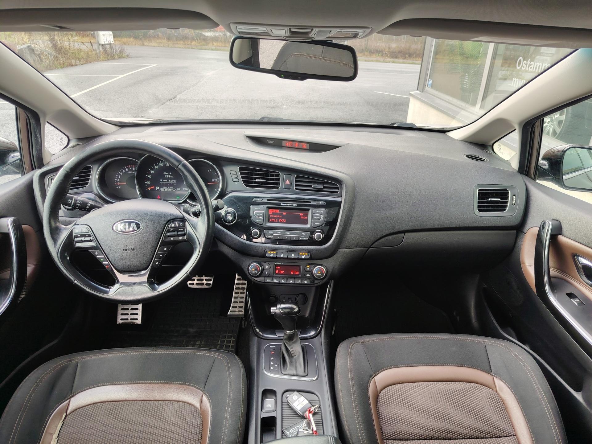 Kia Ceed 1,6 TX SW Aut *PANORAMALASIKATTO/VETOKOUKKU/XENON*