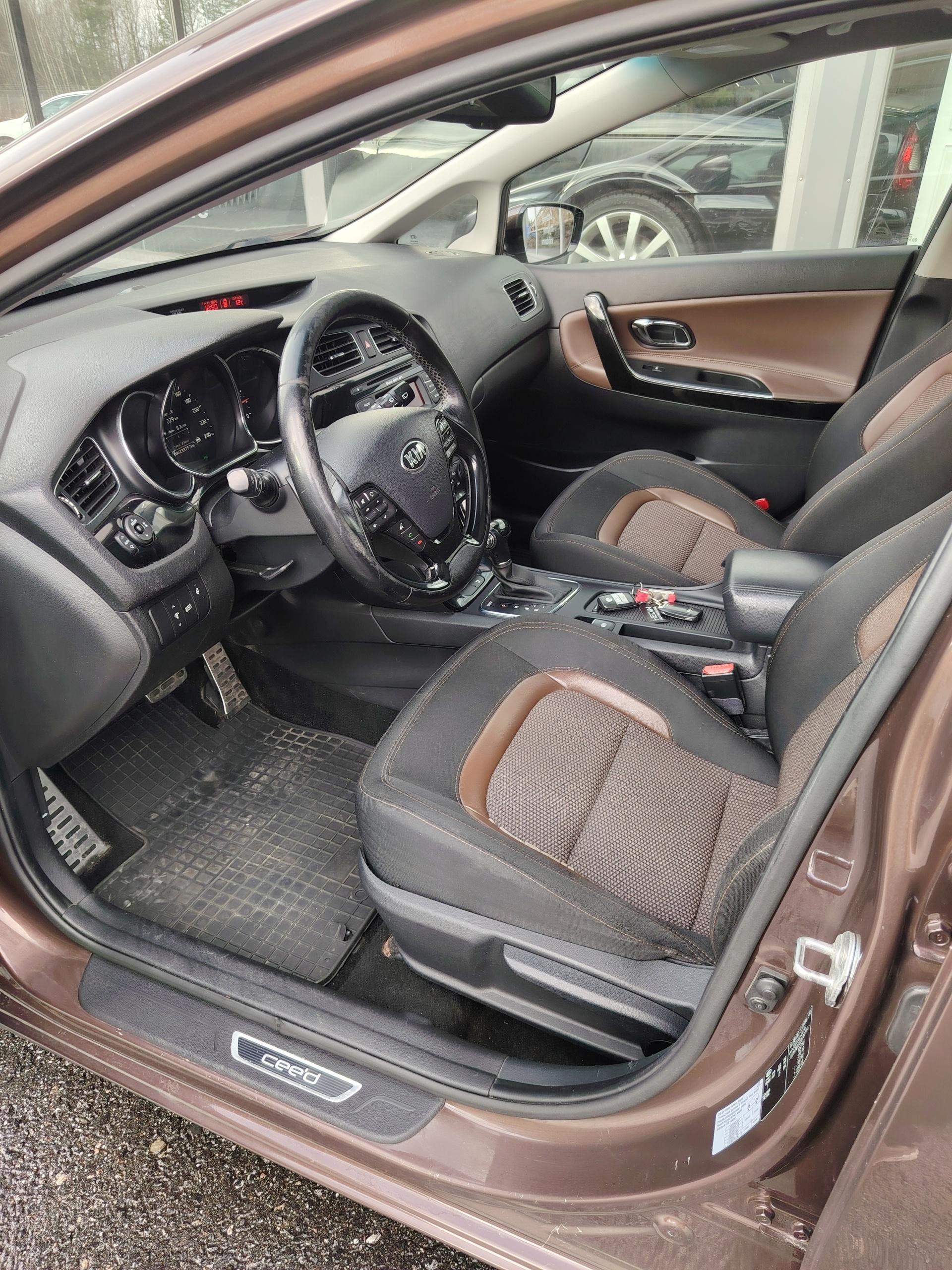 Kia Ceed 1,6 TX SW Aut *PANORAMALASIKATTO/VETOKOUKKU/XENON*