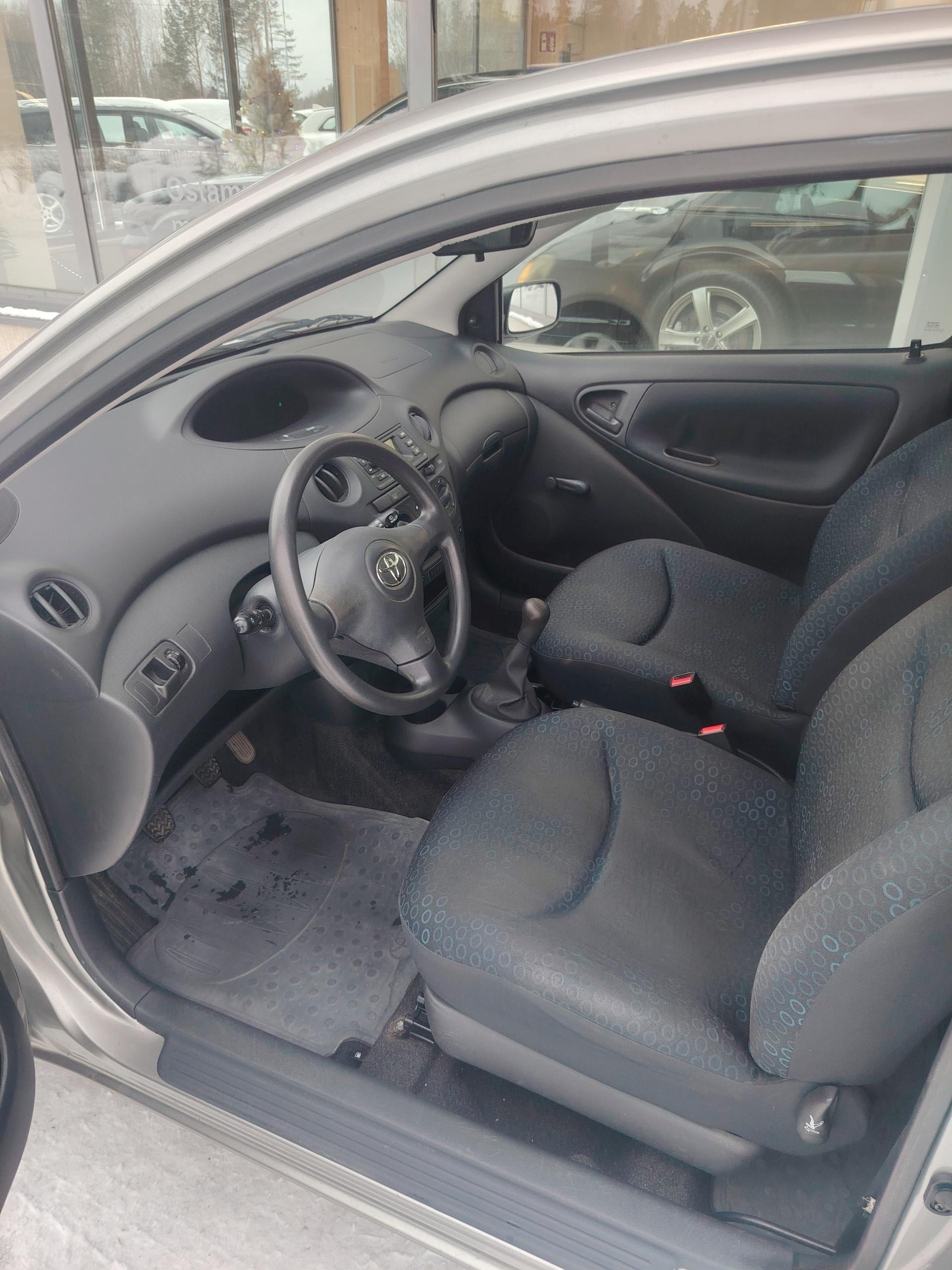 Toyota Yaris 1,3 VVT-i Linea Terra 3d *LUOTETTAVA KÄYTTÖAUTO OSAMAKSULLA ALK 69€/kk*