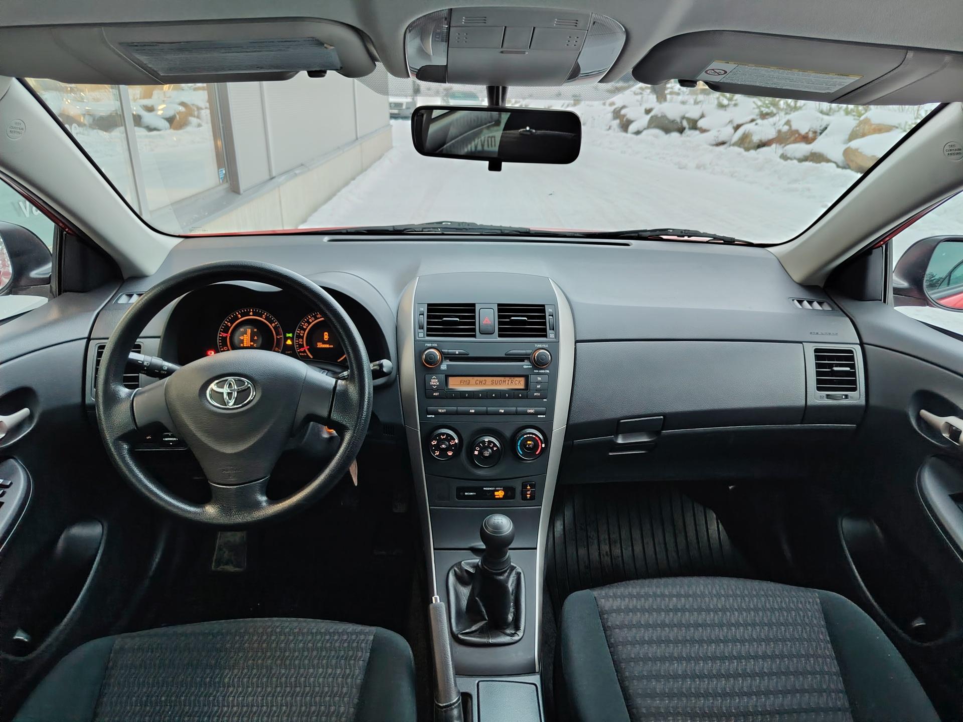 Toyota Corolla 1,4 VVT-i Linea Terra *VETOKOUKKU/JUURI KATSASTETTU*