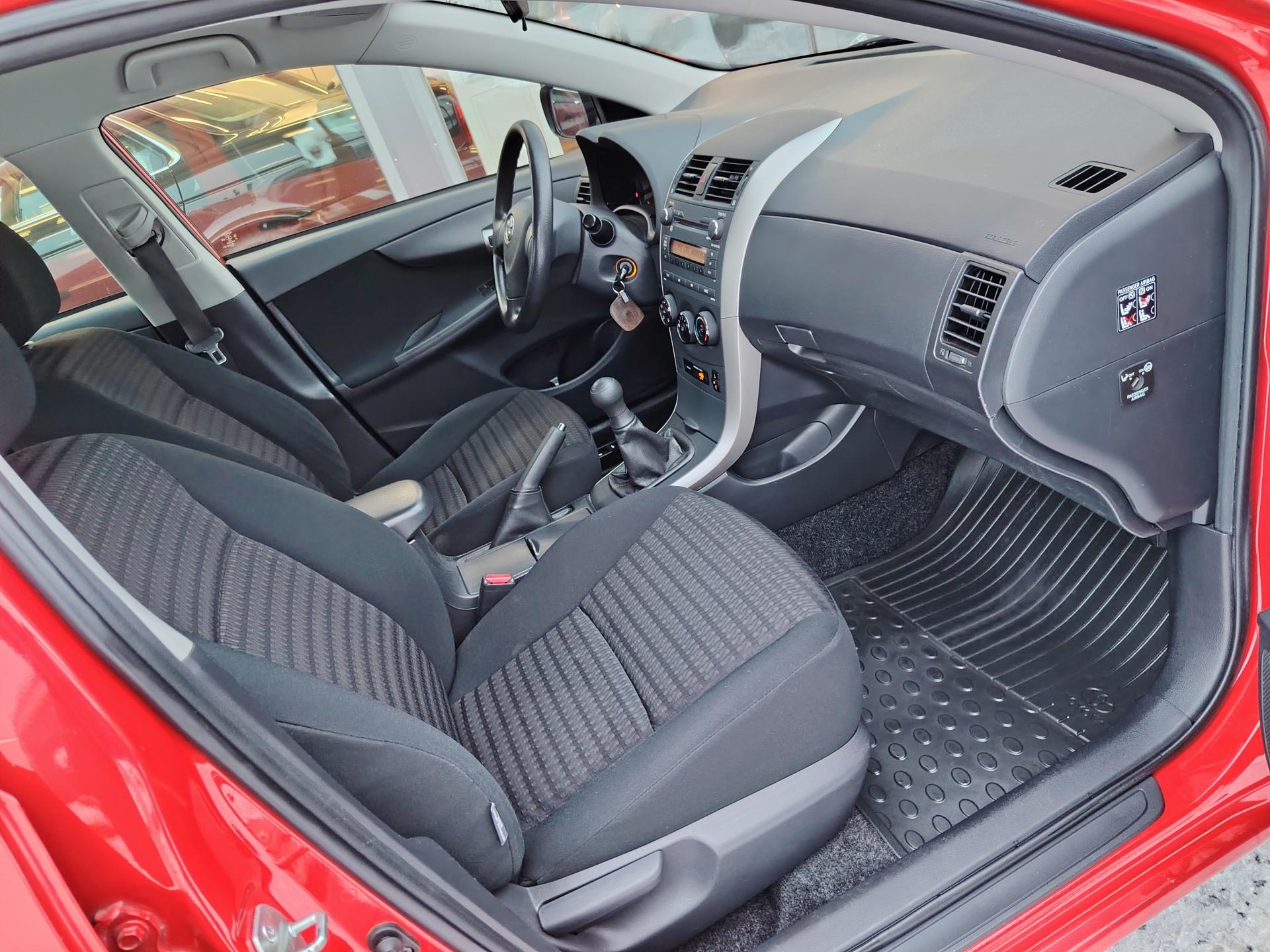 Toyota Corolla 1,4 VVT-i Linea Terra *VETOKOUKKU/JUURI KATSASTETTU*