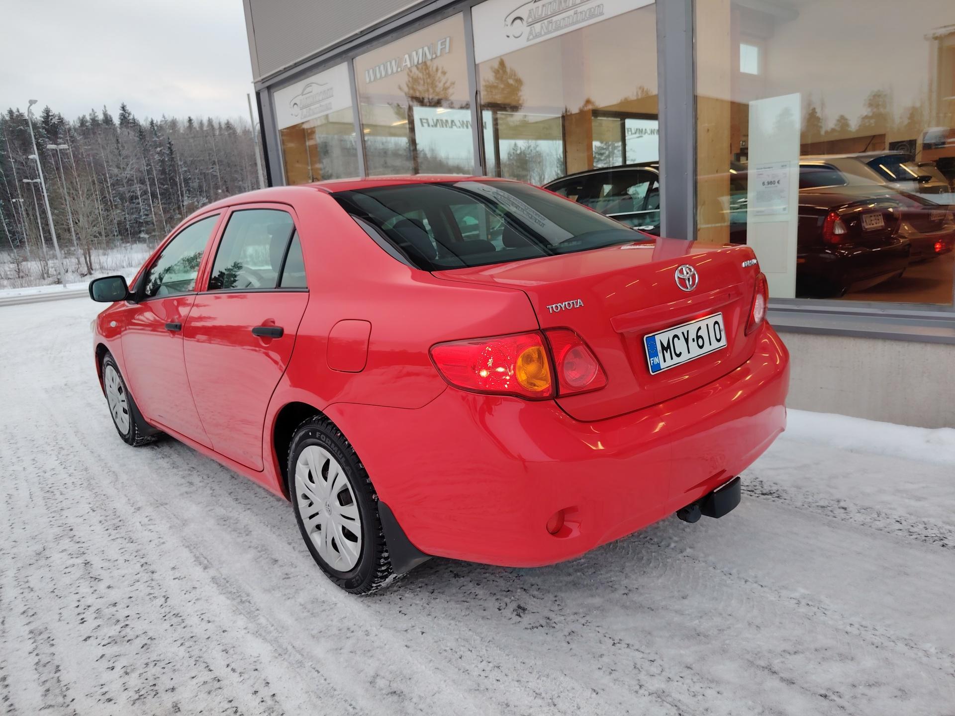 Toyota Corolla 1,4 VVT-i Linea Terra *VETOKOUKKU/JUURI KATSASTETTU*