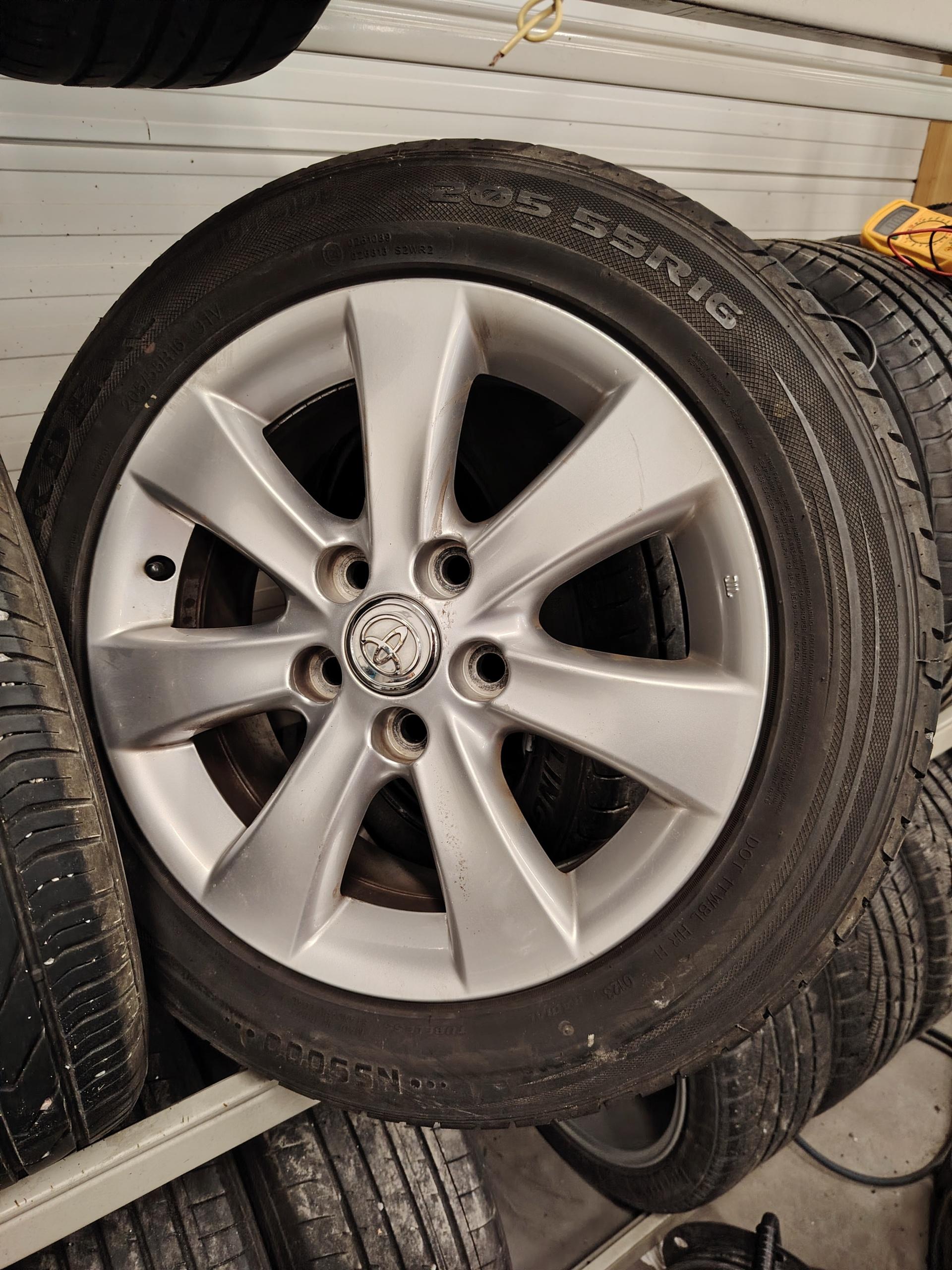 Toyota Corolla 1,4 VVT-i Linea Terra *VETOKOUKKU/JUURI KATSASTETTU*