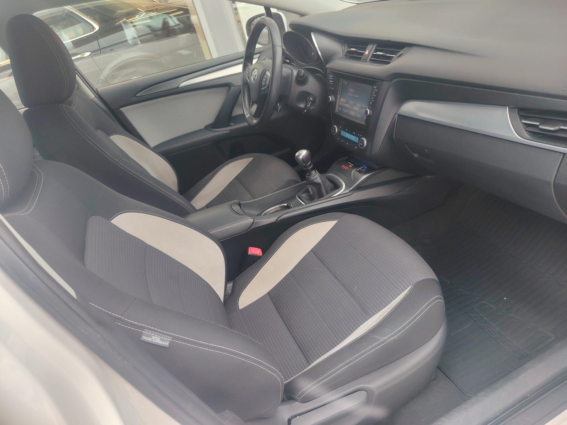 Toyota Avensis 1,8 Valvematic Touring Sports *VETOKOUKKU/MERKKHUOLLETTU/P-KAMERA*