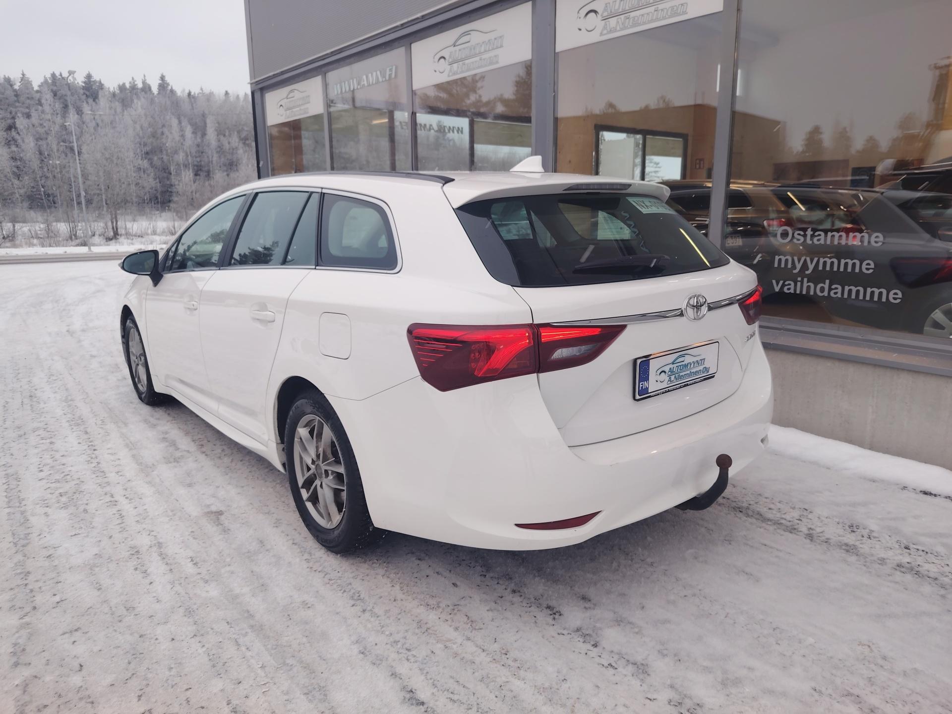Toyota Avensis 1,8 Valvematic Touring Sports *VETOKOUKKU/MERKKHUOLLETTU/P-KAMERA*