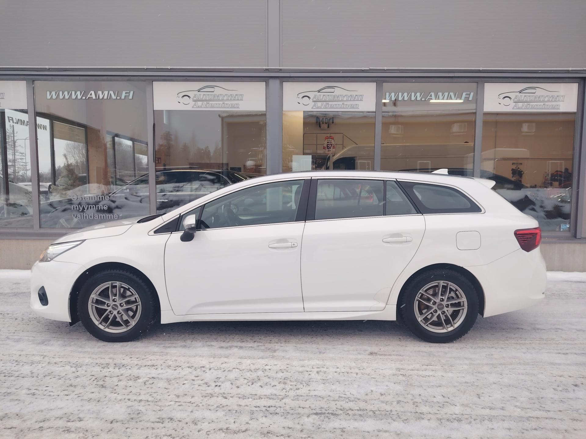 Toyota Avensis 1,8 Valvematic Touring Sports *VETOKOUKKU/MERKKHUOLLETTU/P-KAMERA*