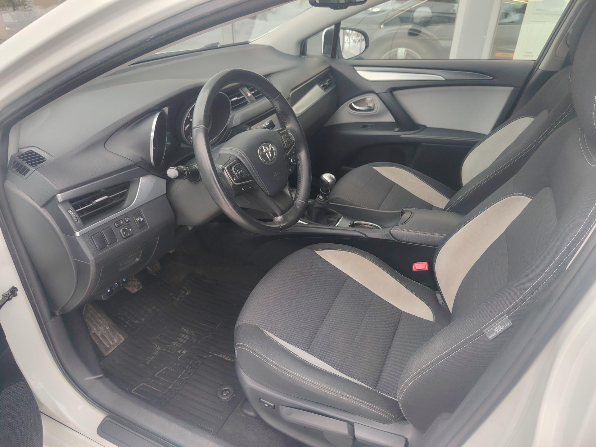 Toyota Avensis 1,8 Valvematic Touring Sports *VETOKOUKKU/MERKKHUOLLETTU/P-KAMERA*