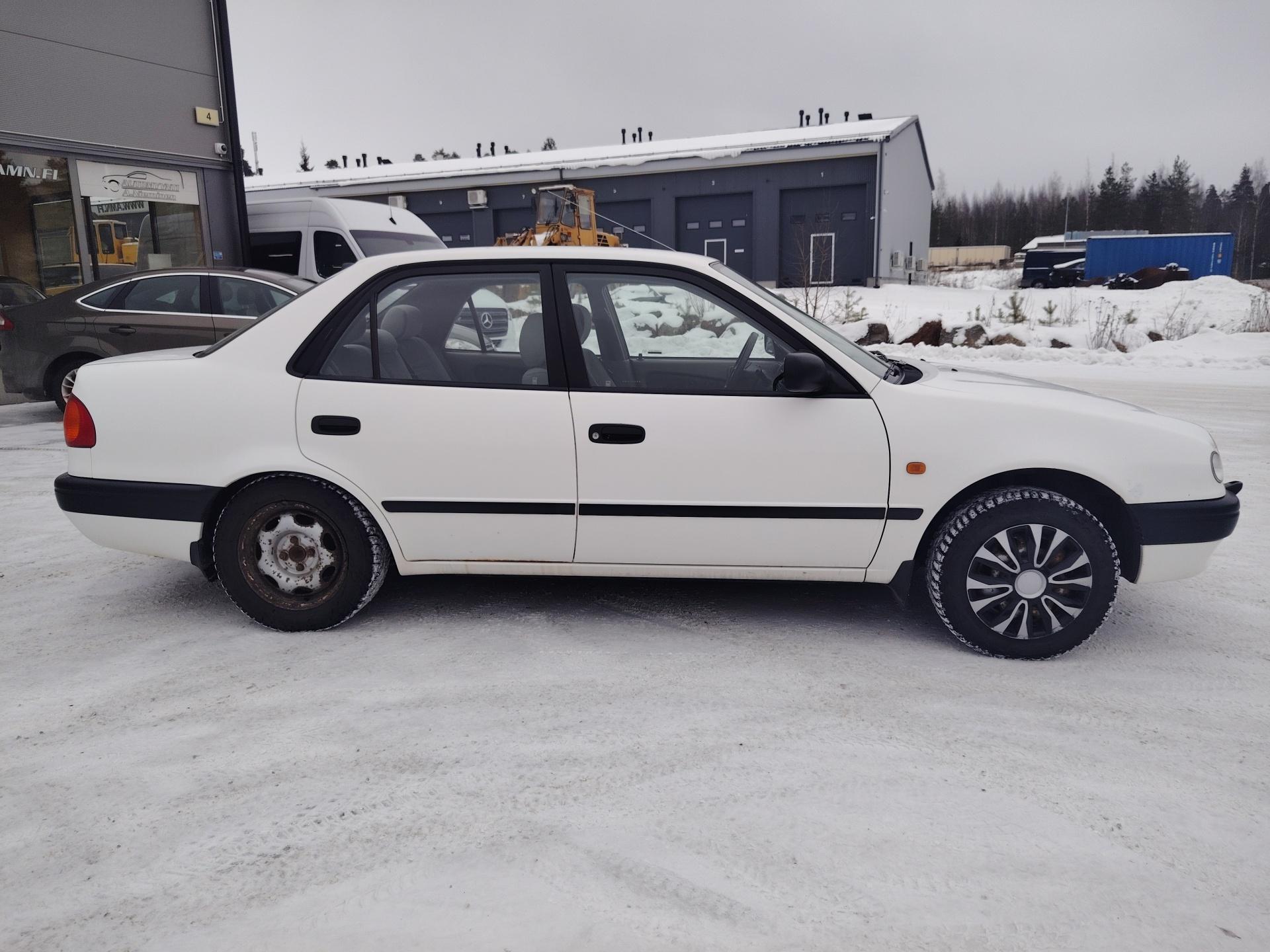 Toyota Corolla 1,3 4d Sedan *KATSASTUS VOIMASSA 9/2026*
