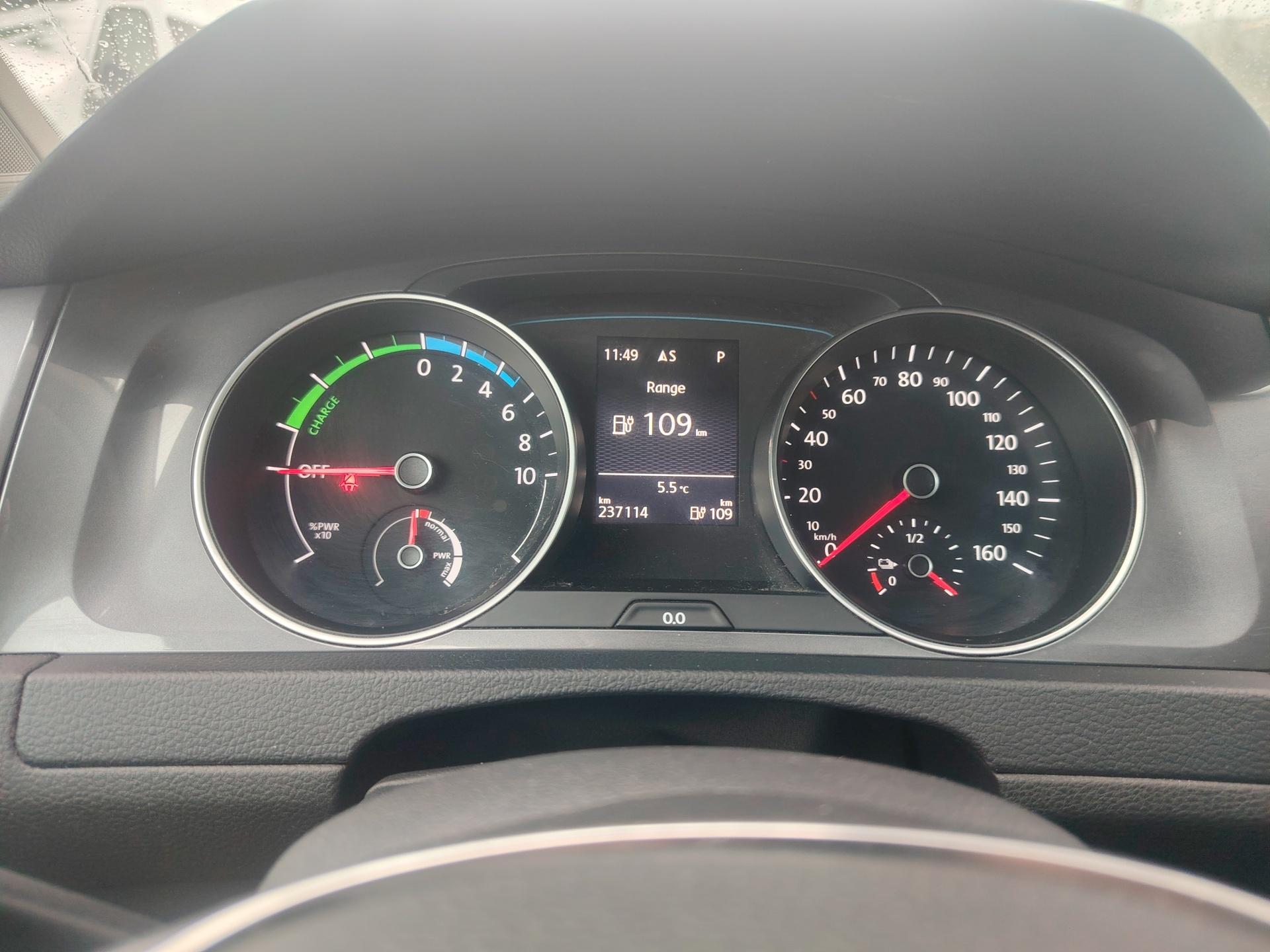 Volkswagen Golf e 85 kW VARATTU